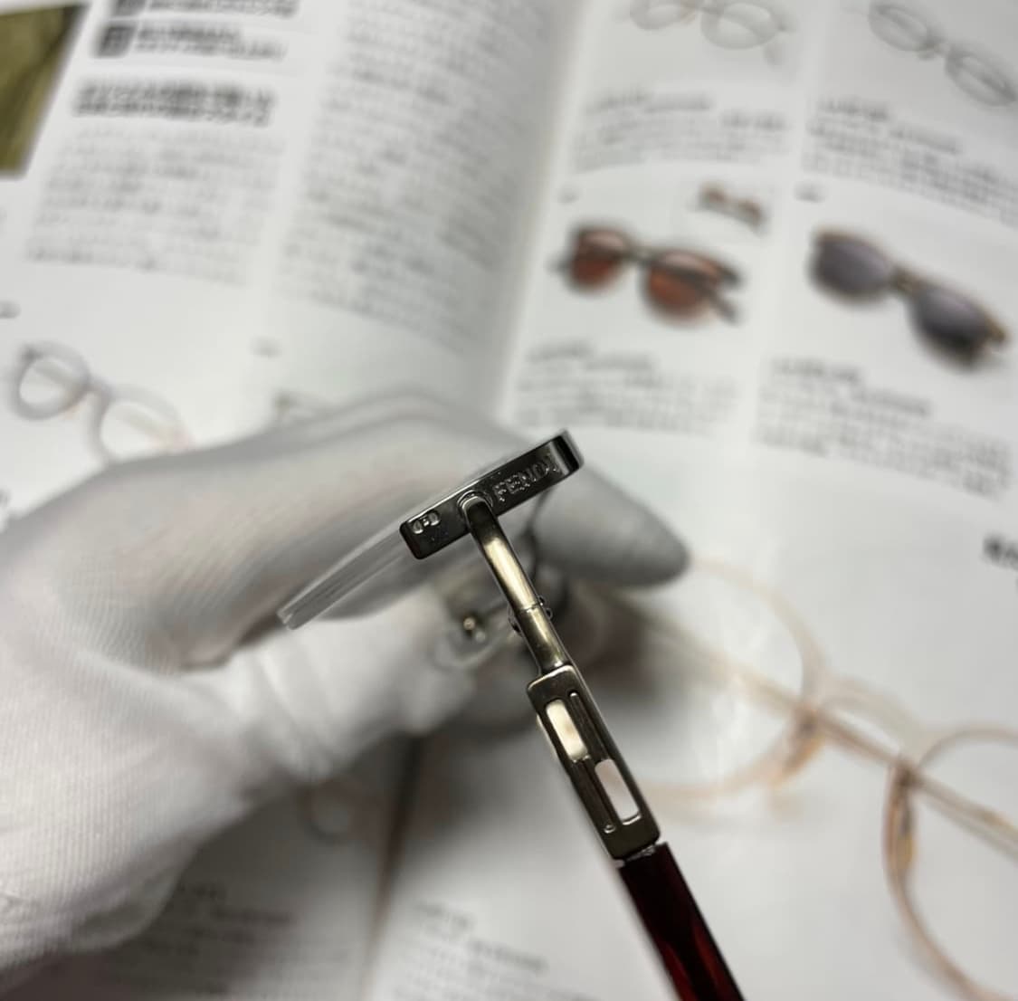 FENDI 펜디 티타늄 반무테 명품 안경 상품이미지3