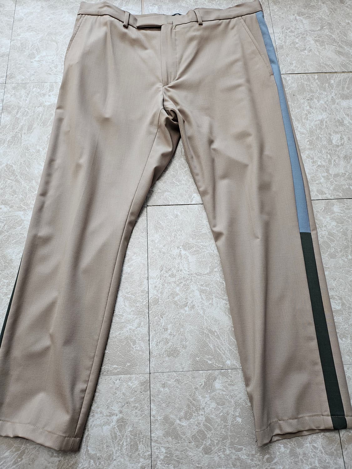 발렌티노 베이지색 옆라인 포인트 팬츠46 상품이미지1