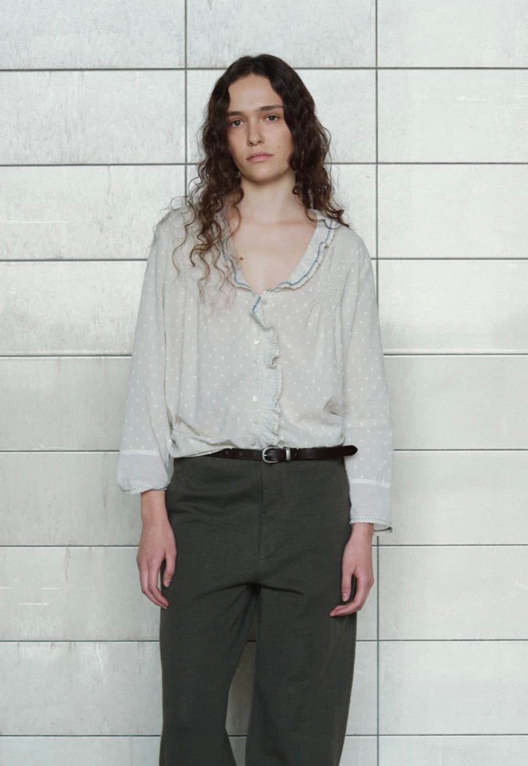 비아플레인 비아 벨 프릴 블라우스 상품이미지1