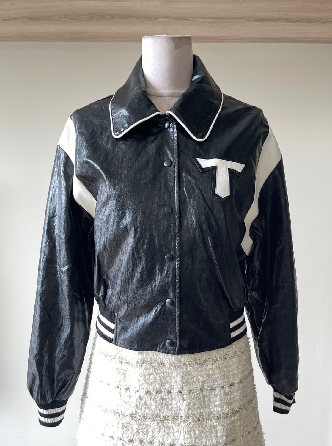 기아타이거즈 x LAP 콜라보 에코레더 바시티 점퍼 상품이미지1