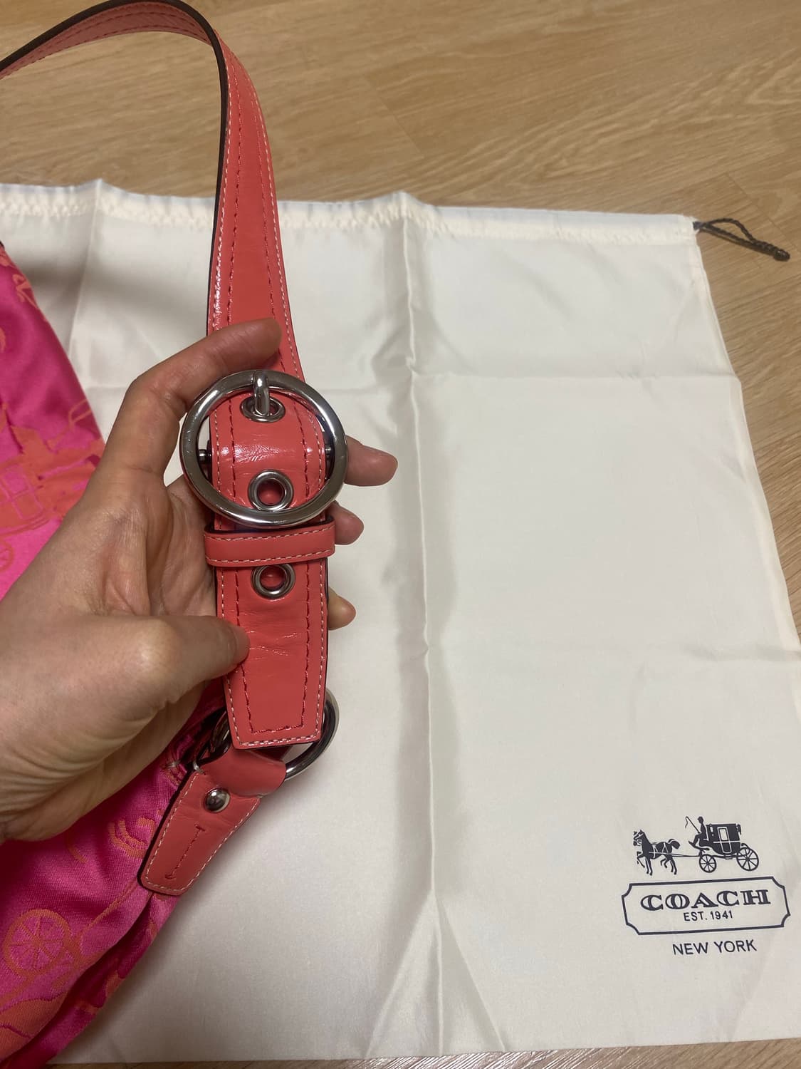 코치 호스앤캐리지 프린트숄더백 (가로37 세로28 폭 10) 상품이미지7