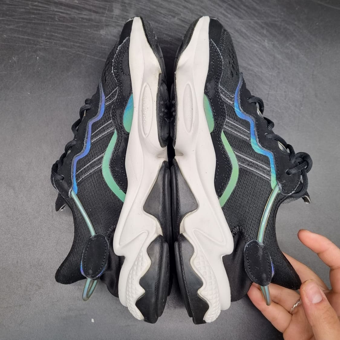 아디다스 오즈위고 블랙 운동화230. 상품이미지5