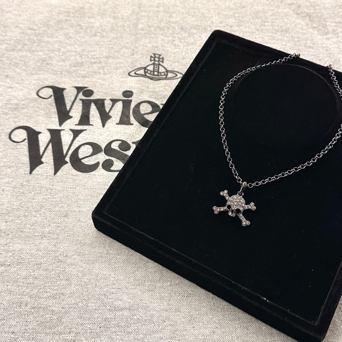 비비안웨스트우드 크리스탈 스컬 펜던트 목걸이 상품이미지1