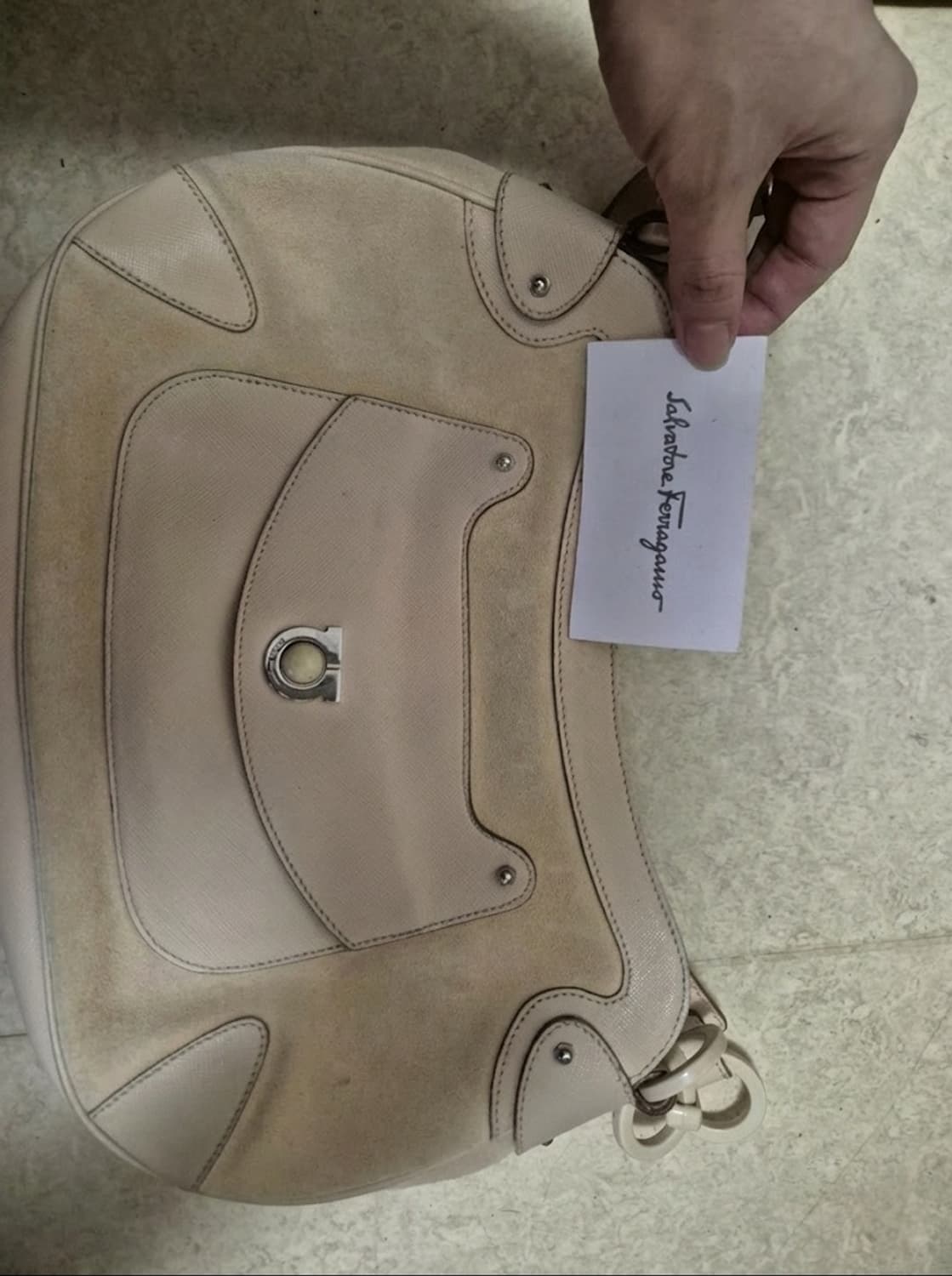 살바토레 페라가모 스웨이드 가죽 간치니 핸드백 상품이미지1