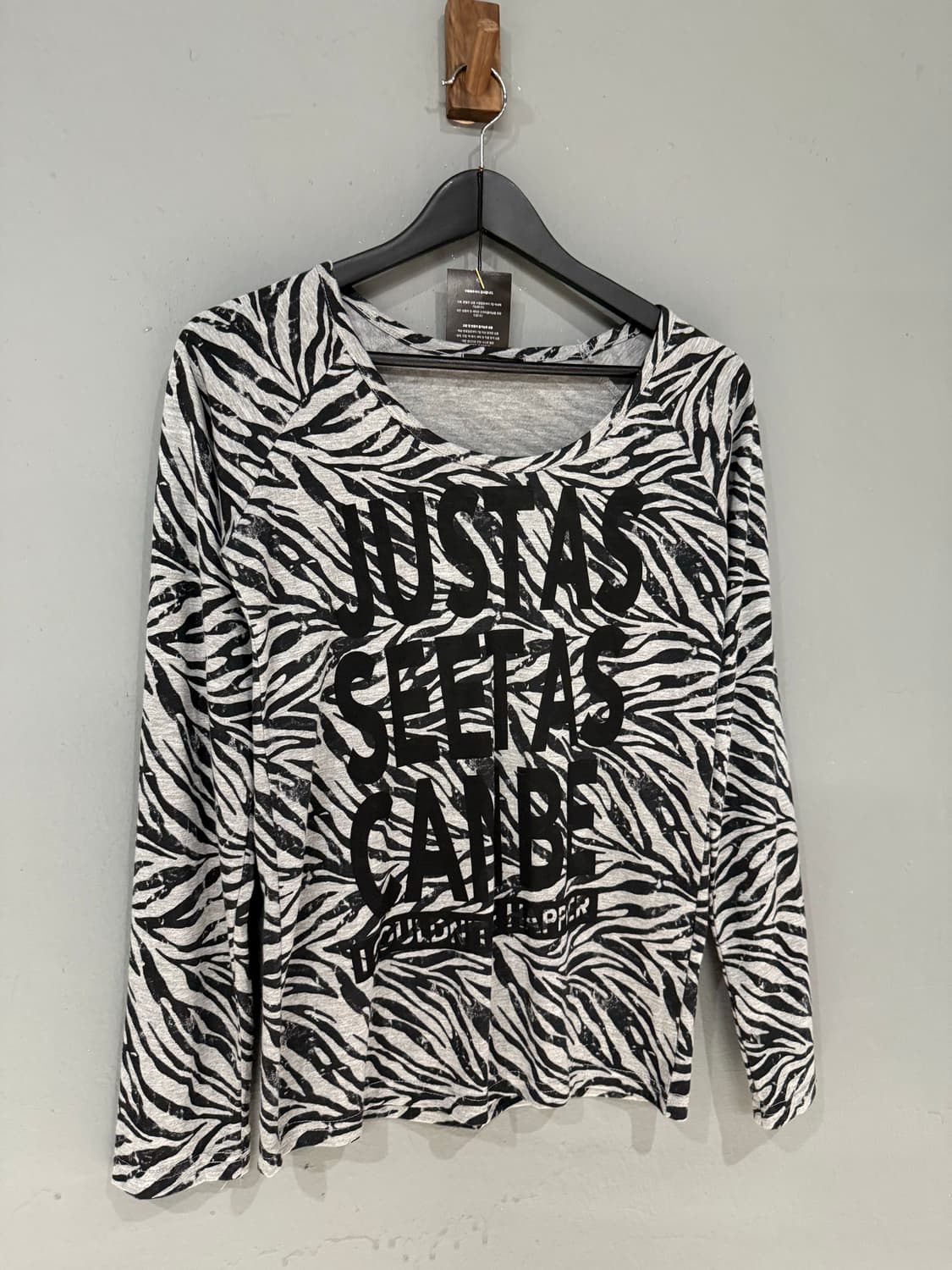 zebra pattern lettering long sleeve 상품이미지4