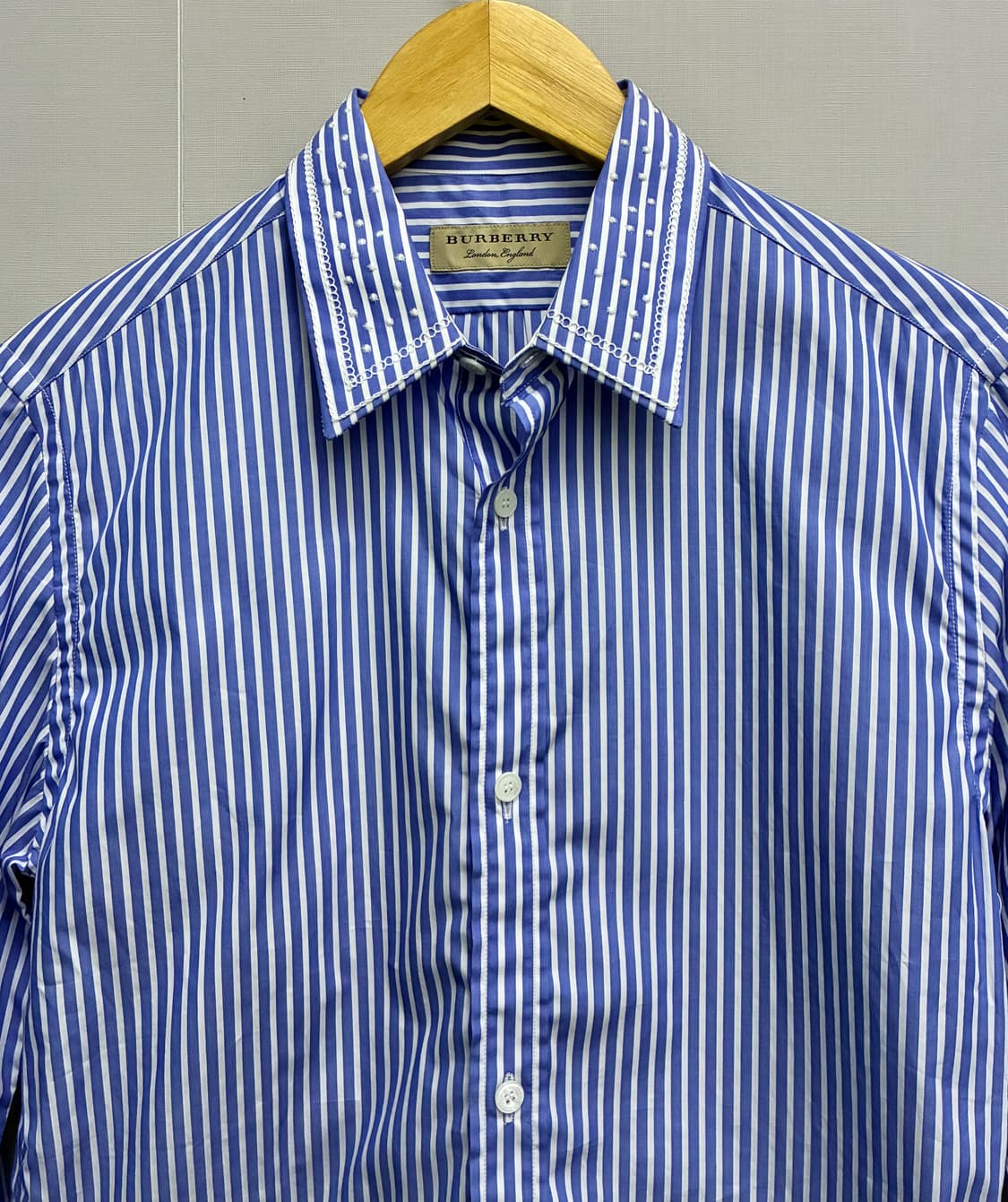 (XS~S)BURBERRY 버버리 스트라이프 카라 자수 블라우스 롱셔츠 상품이미지3