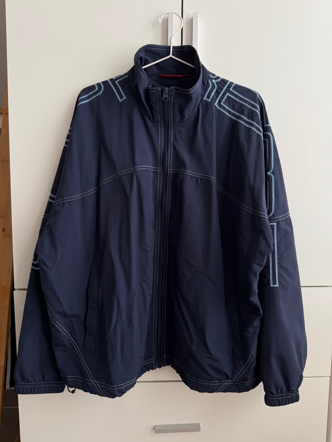 슈프림 스펠아웃 자수 트랙자켓 네이비 M 상품이미지2