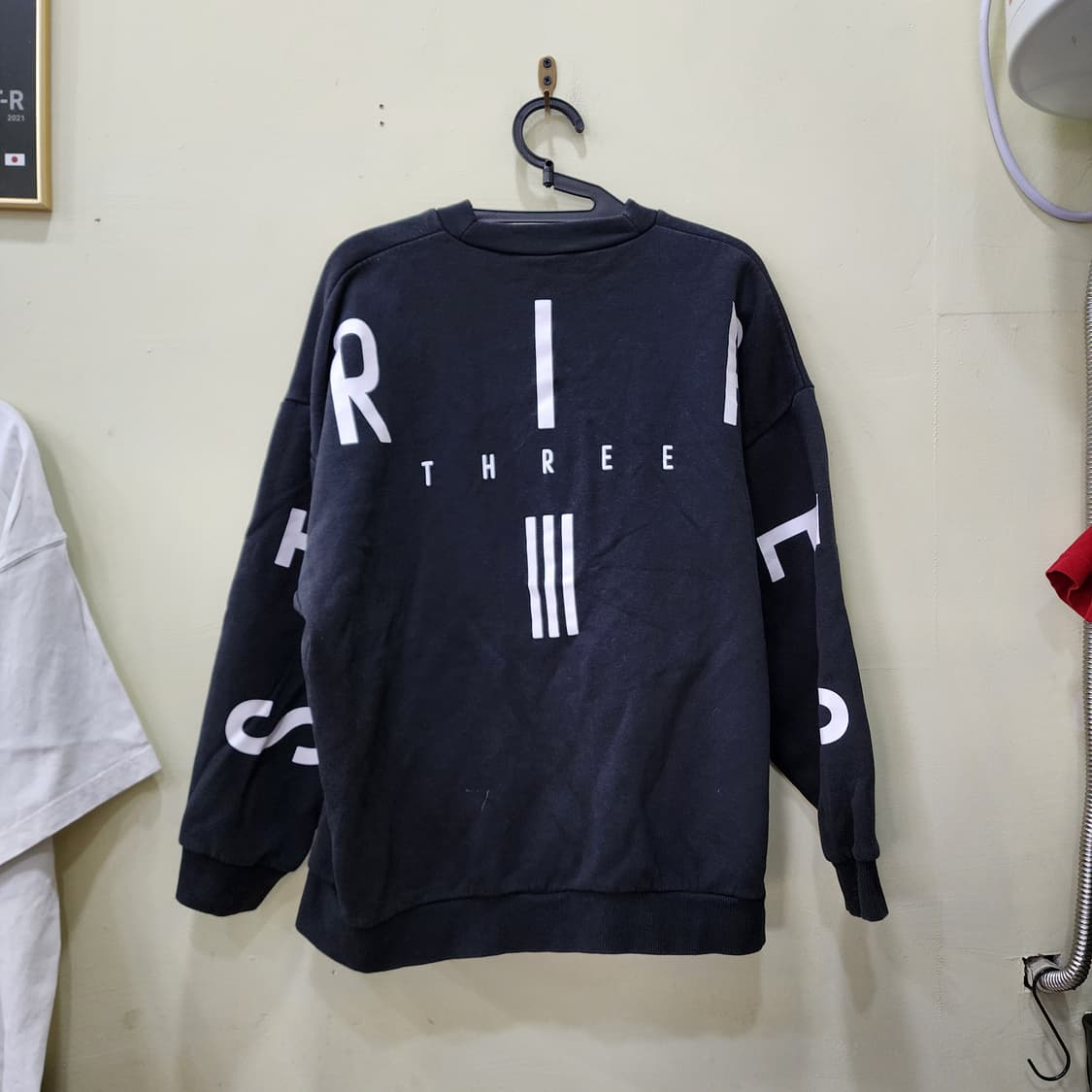 [L] 아디다스 슬리브 로고 맨투맨 (블랙) 상품이미지3