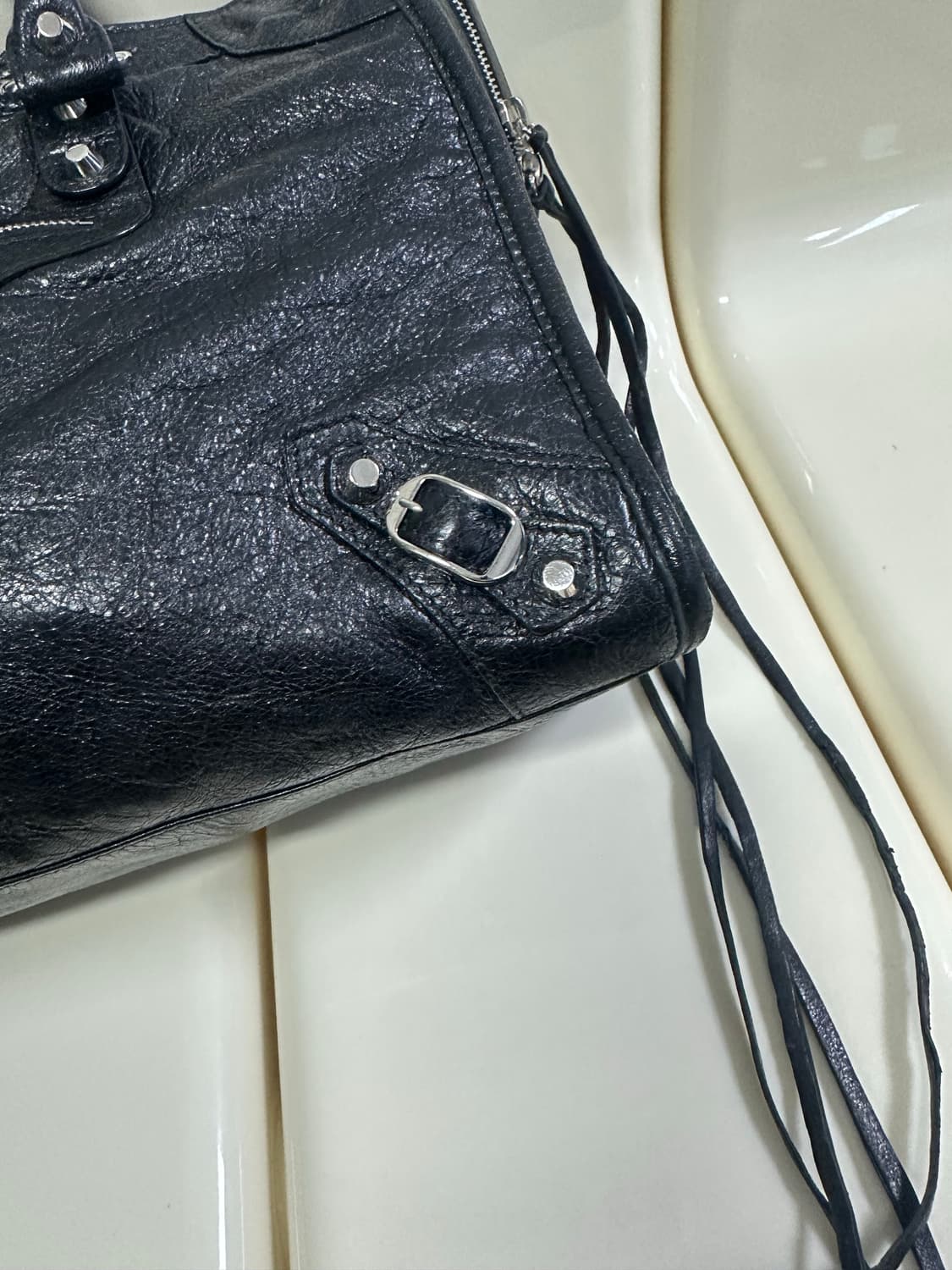 [A 정품] 발렌시아가 시티 모터백 미디움 블랙 상품이미지4