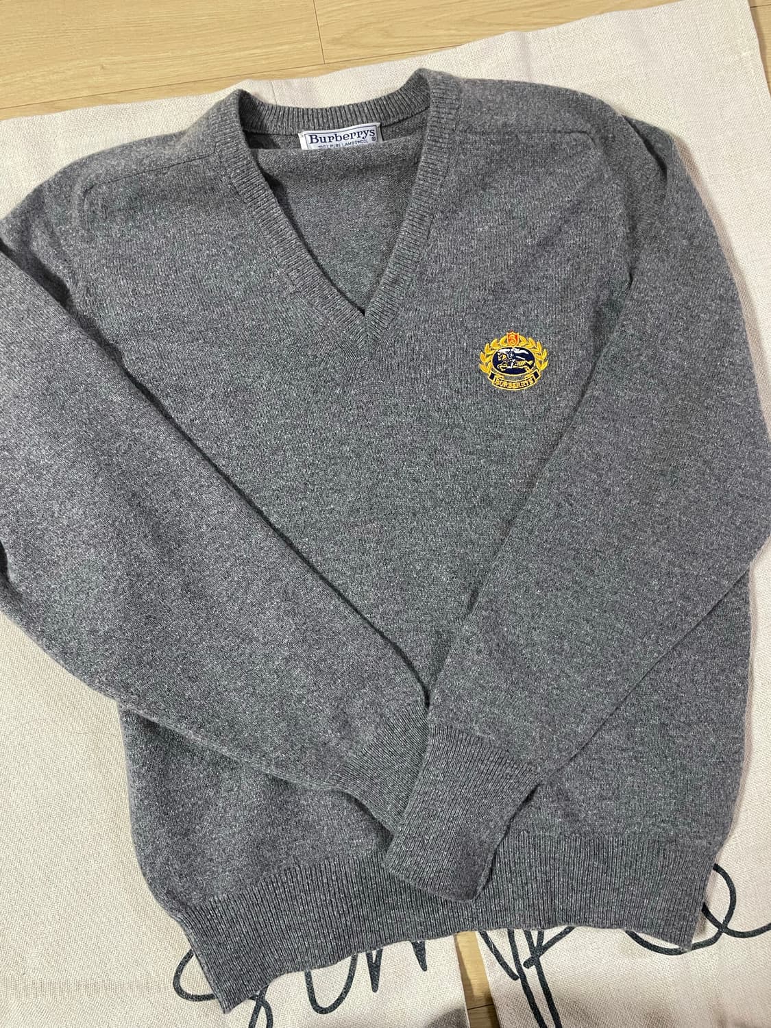 버버리 월계 브이넥니트 상품이미지2