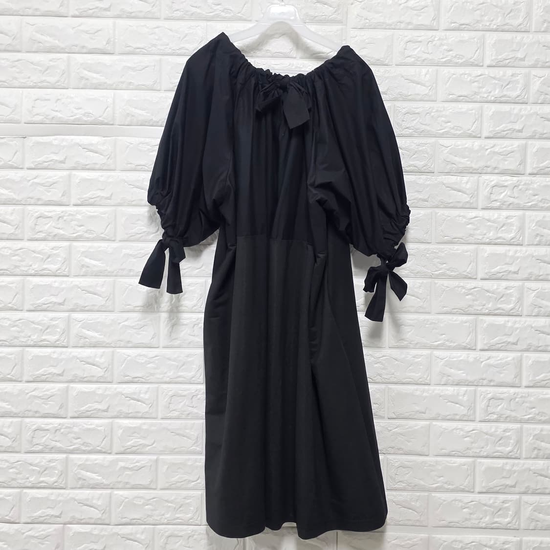 코스 COS 블랙 퍼프 소매 원피스 Free 상품이미지4