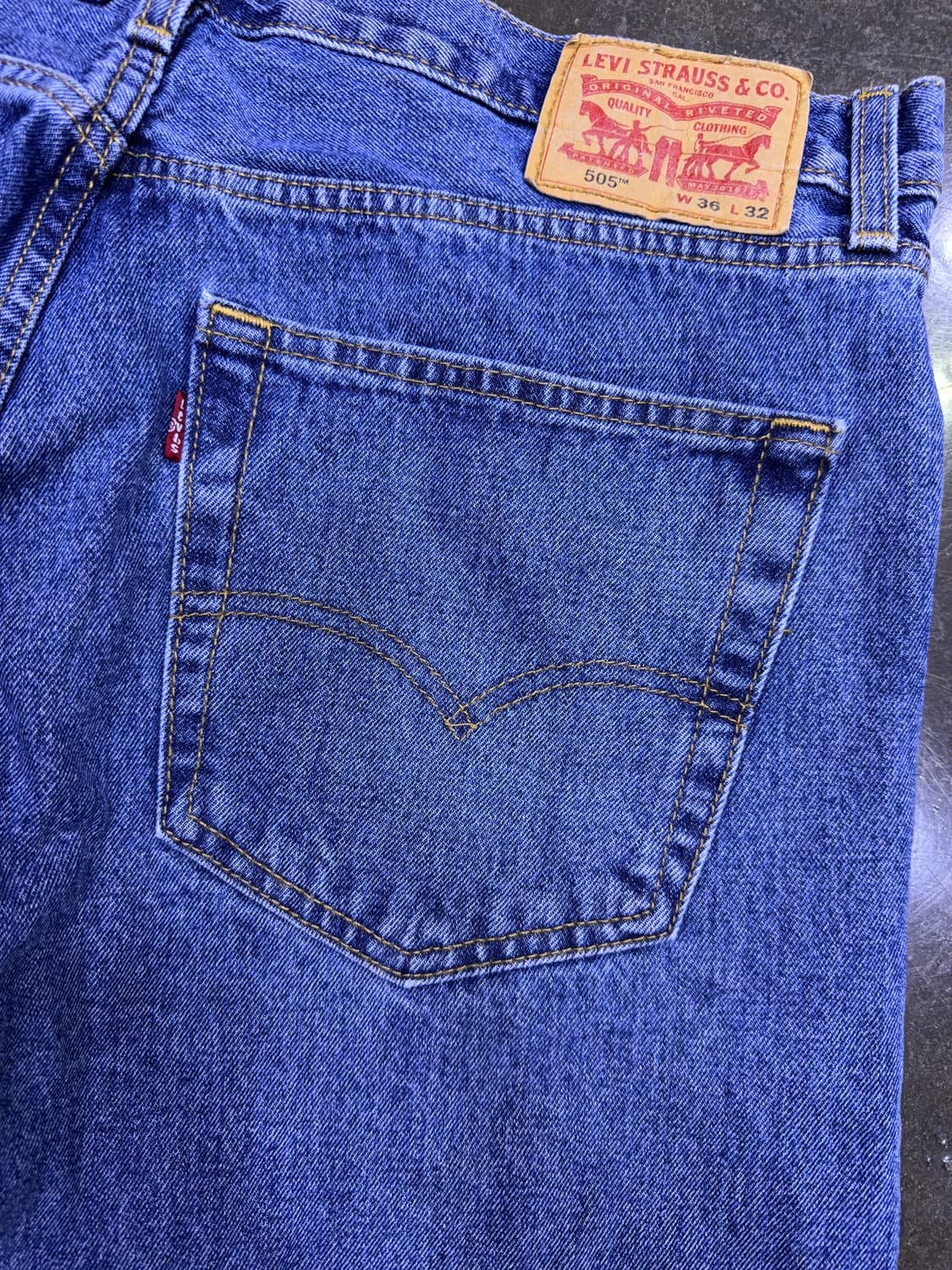 리바이스 505 레귤러 스트레이트핏 라이트 워싱 데님팬츠 36 상품이미지7