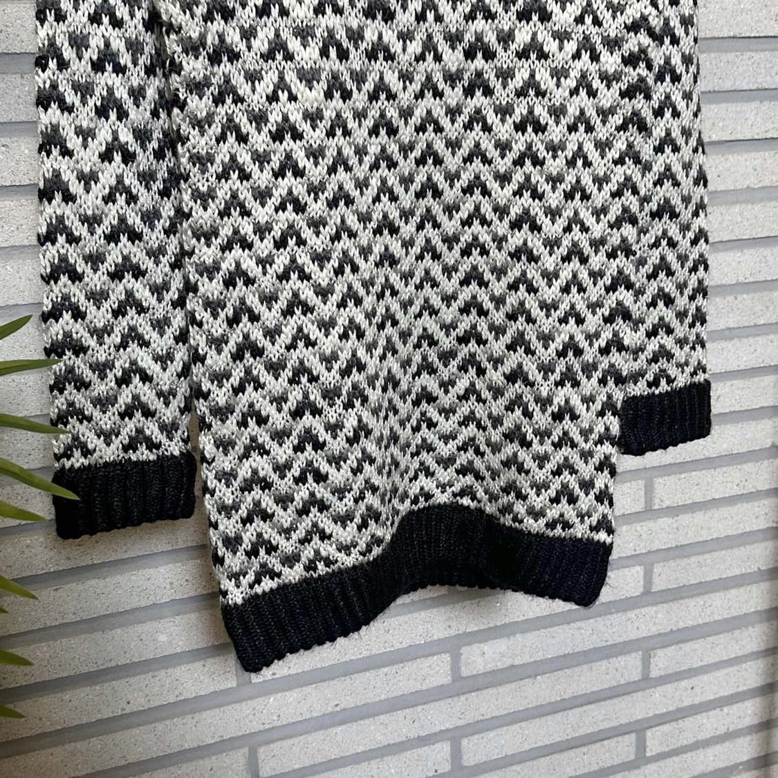 JPN VINTAGE 롱 니트 헤링본 패턴 라운드넥 디테일 화이트 블랙 상품이미지5