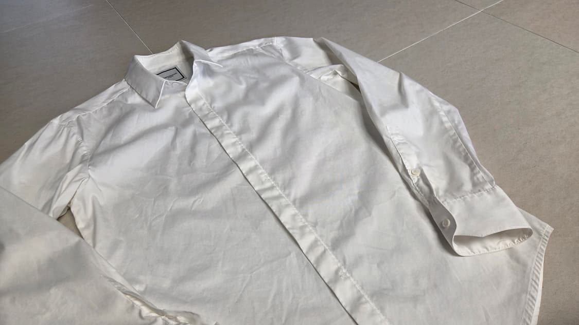 우영미 히든 버튼 화이트 셔츠  상품이미지3