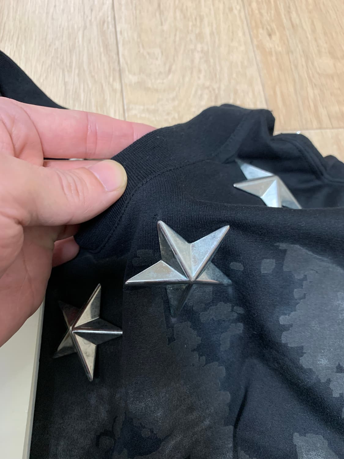 지방시 로트와일러 스터드 M 유로핏 상품이미지4