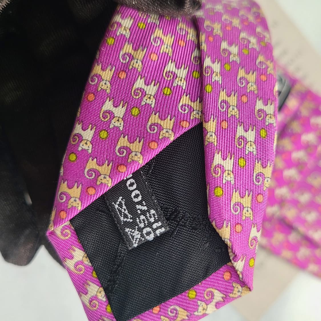 살바토레 페라가모 실크 강아지 패턴 넥타이 8.6cm B등급 E700
 상품이미지7