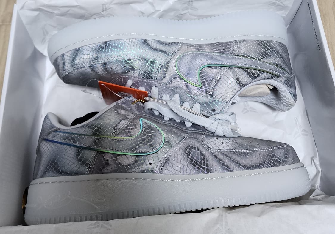 [275] 나이키 x 코비 브라이언트 에어포스 1 로우 렌티큘러 상품이미지3