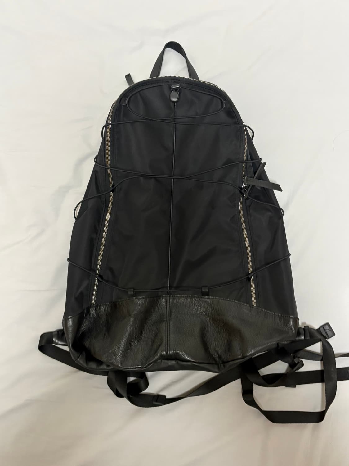 [거의 새것] 해칭룸 나일론 레더 백팩 상품이미지3