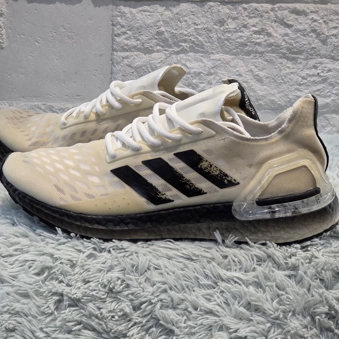 1w-20:아디다스 울트라부스트 PB 화이트-블랙 (270cm) 상품이미지2