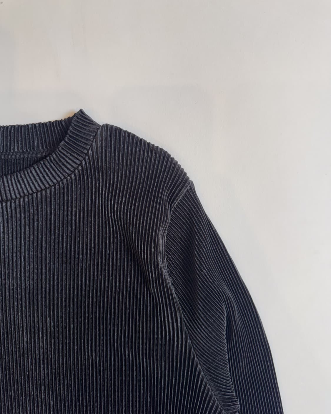 Black Pleated Long Sleeve Top  상품이미지2