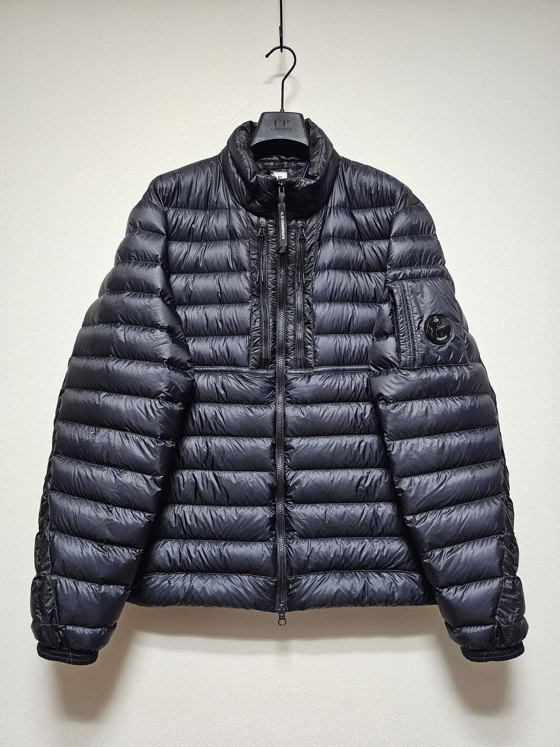 CP컴퍼니 D.D SHELL 경량 다운 패딩 24FW 상품이미지1