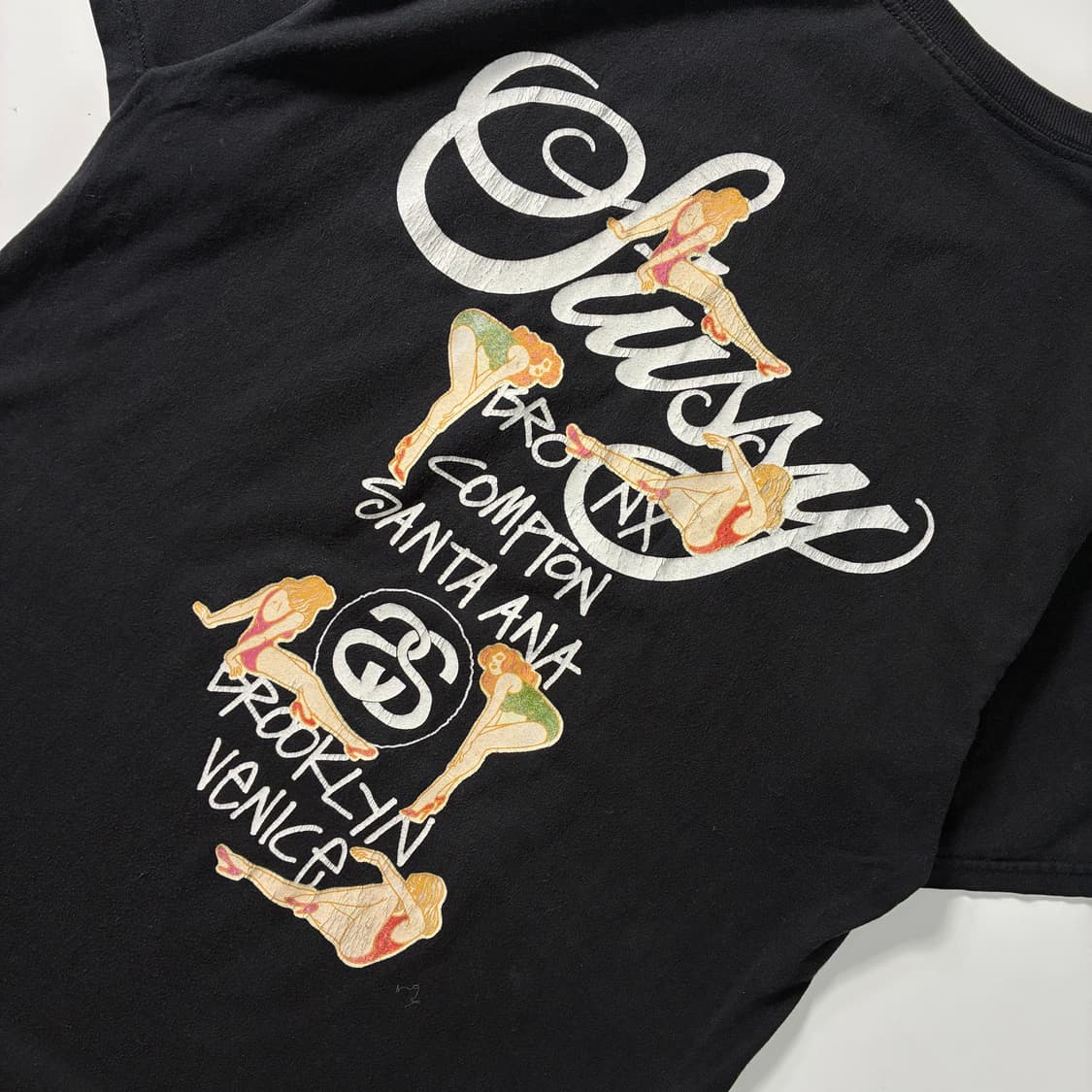 Stussy  스투시 월드투어 핀업걸 블랙 반팔 티셔츠  상품이미지5