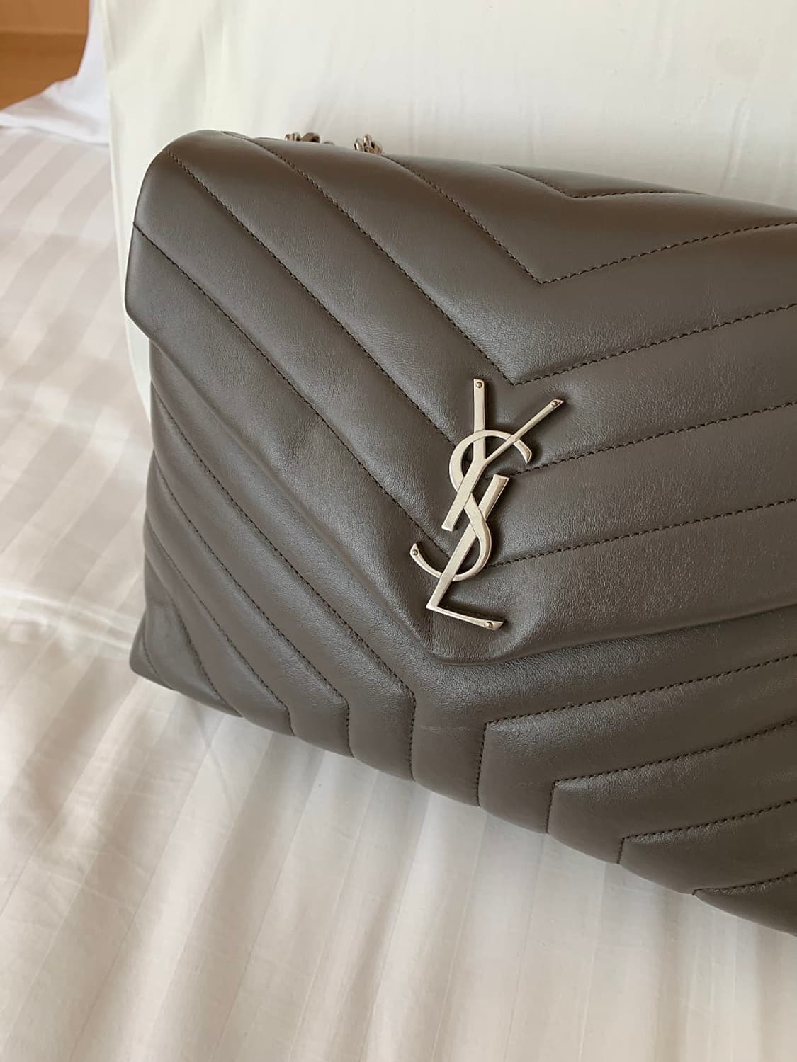 생로랑 루루백 그레이 미디엄 상품이미지5