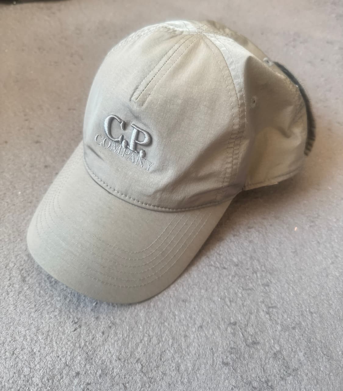 Cp컴퍼니 그레이 고글 볼캡 상품이미지1