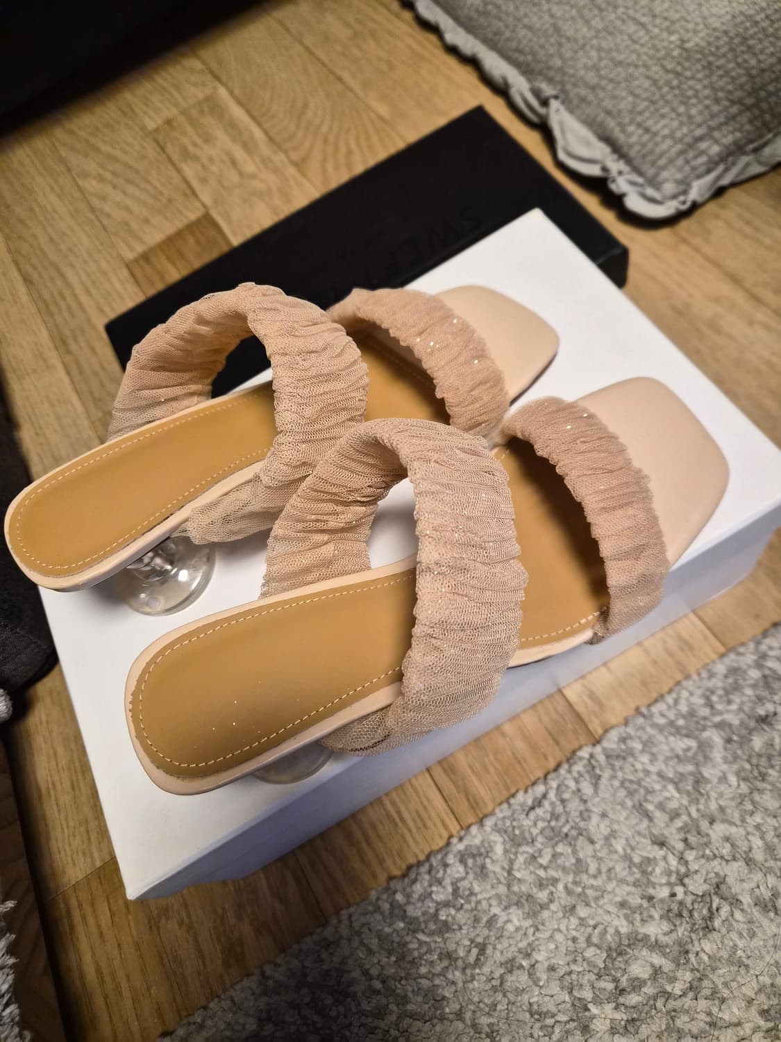 굽이 독특한 레이스 샌들 상품이미지1