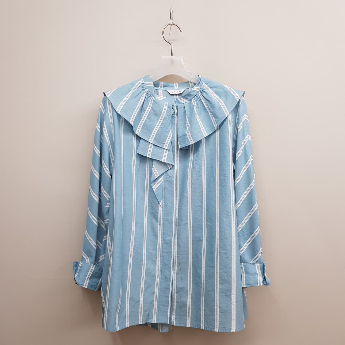 한섬 래트바이티 2021 프릴 카라 코튼 블라우스 82-94-160사이즈 상품이미지1