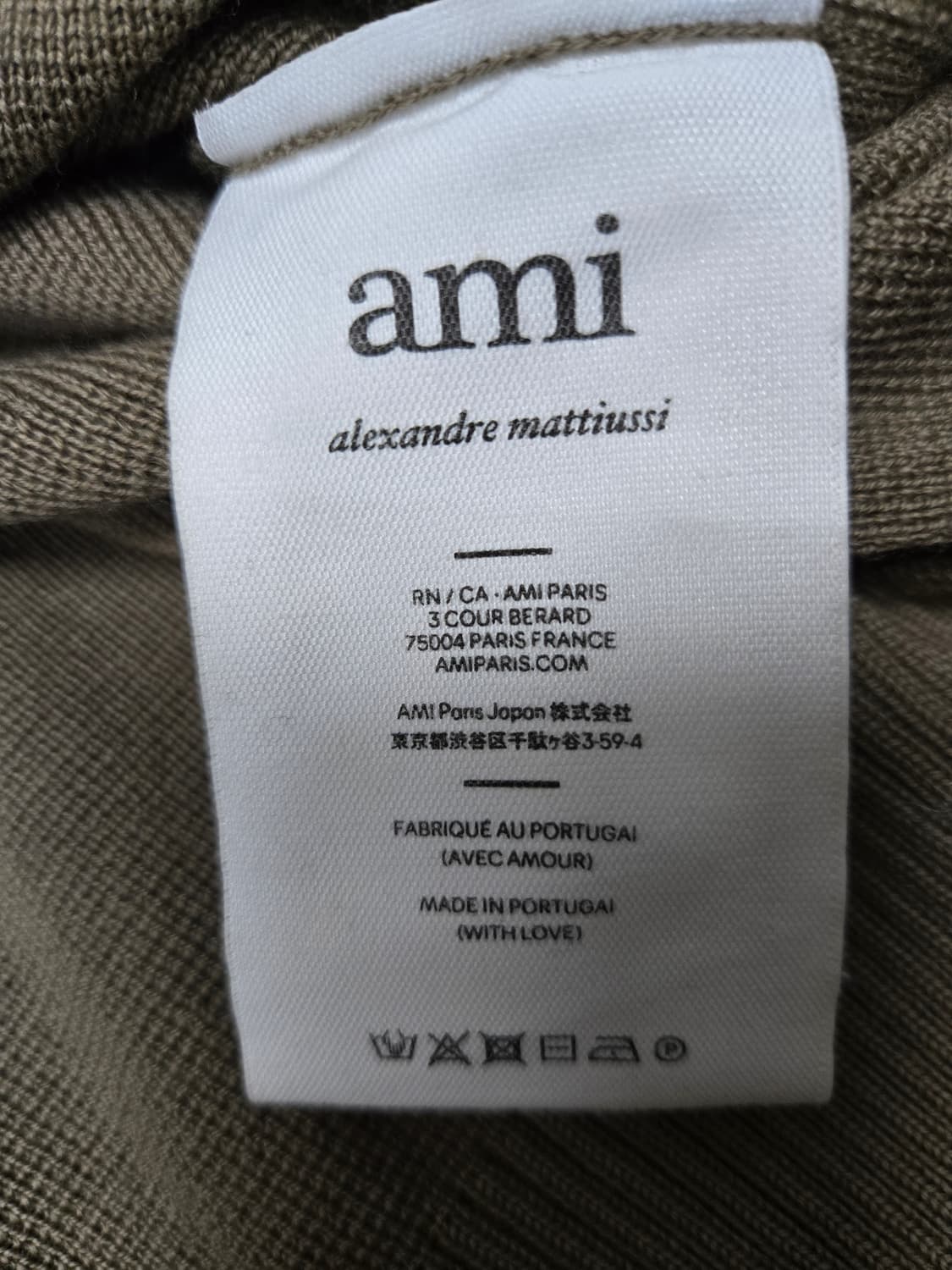 아미 ami  스몰 하트 로고 브이넥 스웨터 울100% 니트티 상품이미지9
