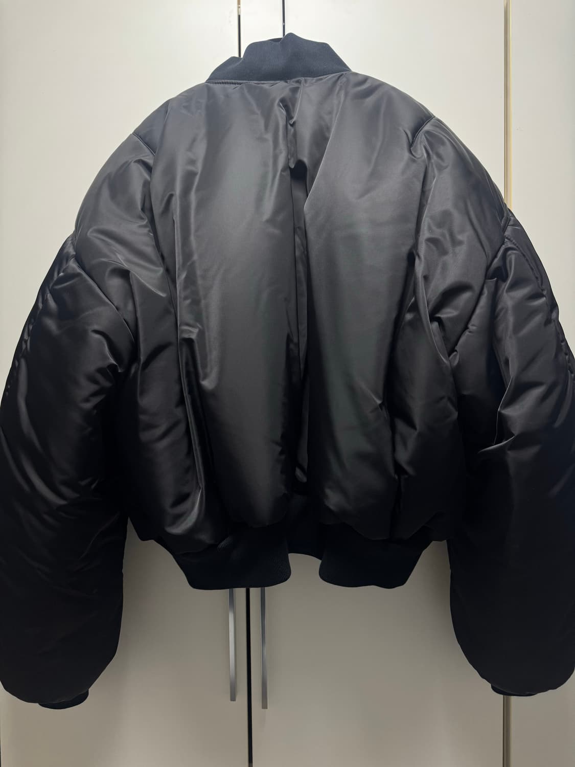 [S] 발렌시아가 Summer 23 클래식 봄버 상품이미지5