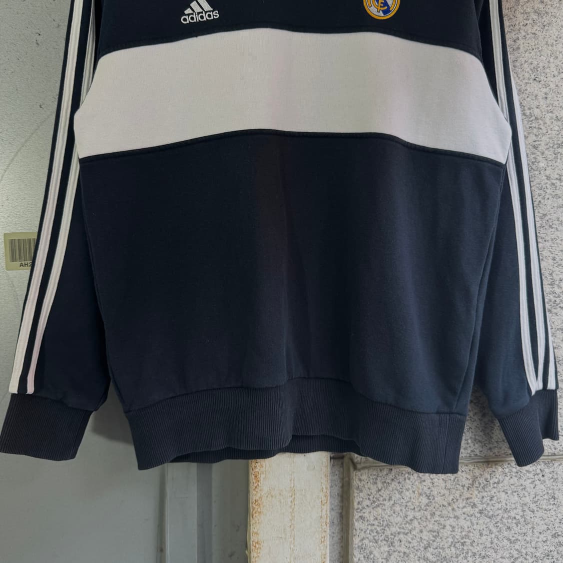 05s 아디다스 레알 마드리드 로고 블럭 맨투맨 상품이미지4