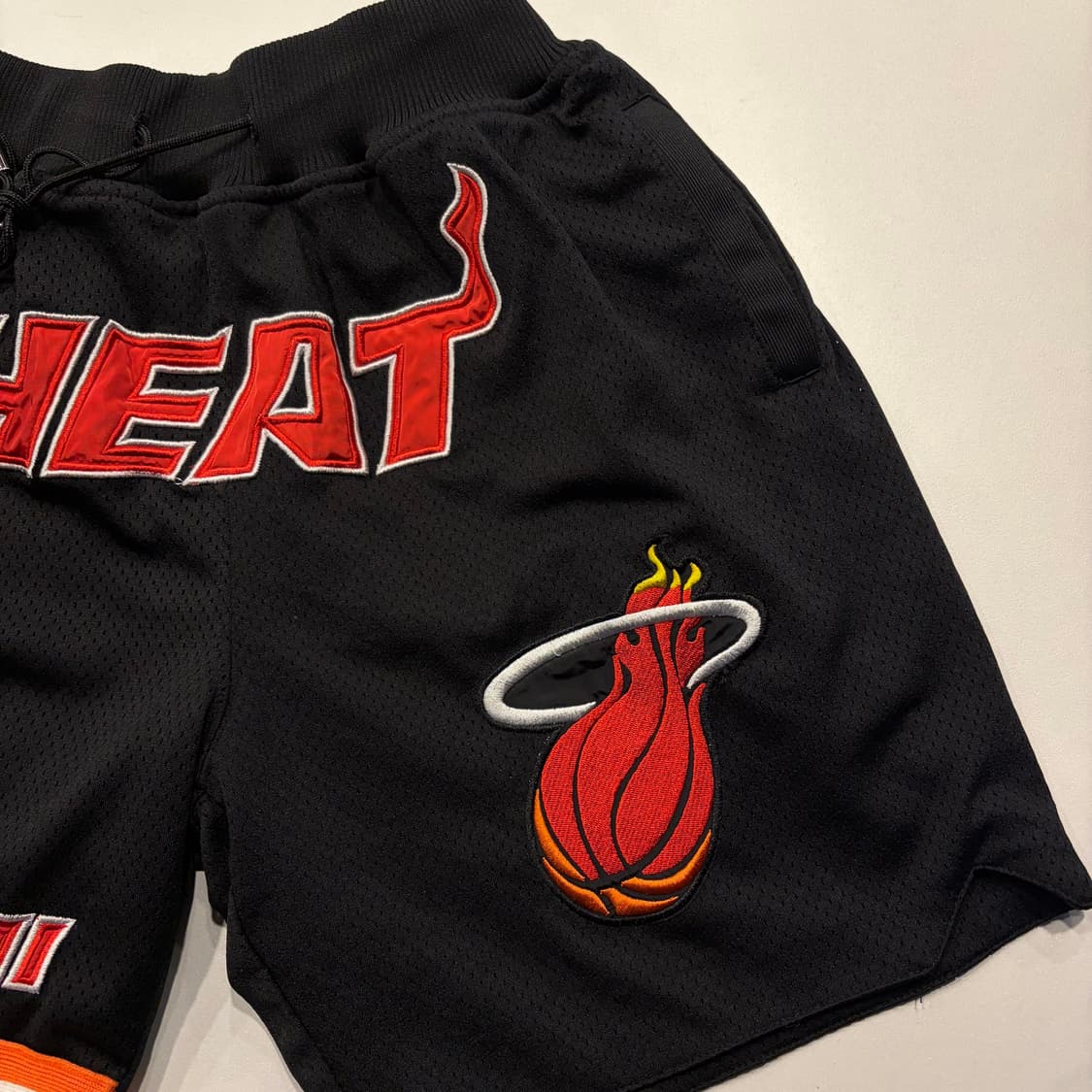 [S] 저스트돈 NBA 마이애미 히트 반바지 블랙 D700 상품이미지4