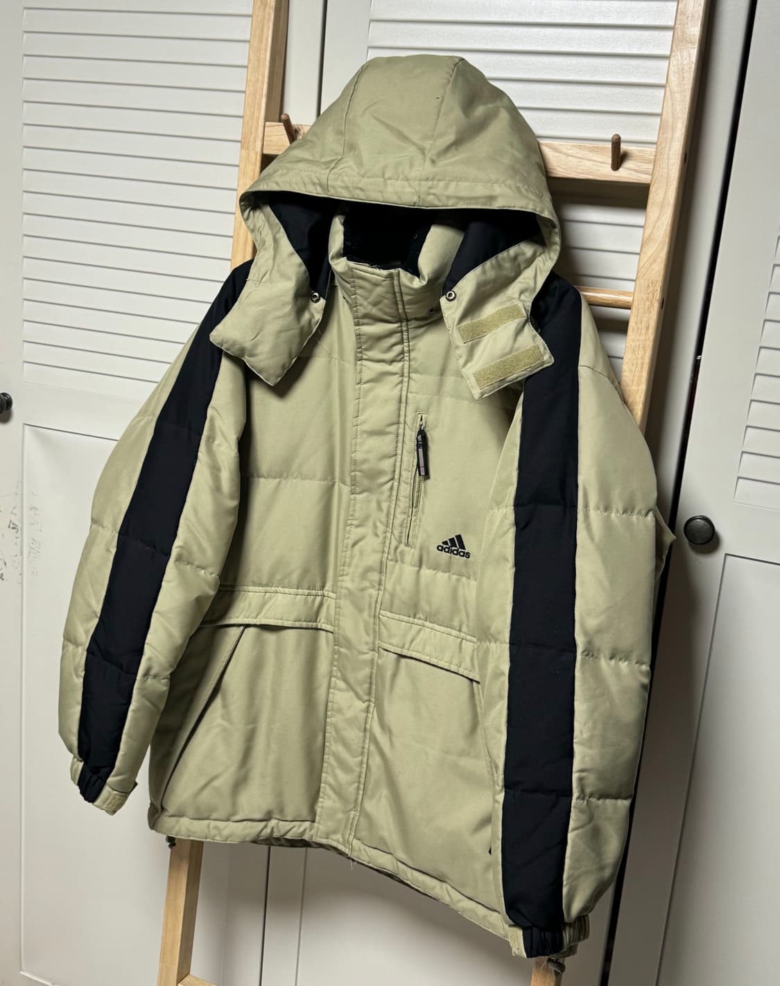 아디다스 사이드라인 카키 푸퍼 패딩 투웨이 자켓 상품이미지2
