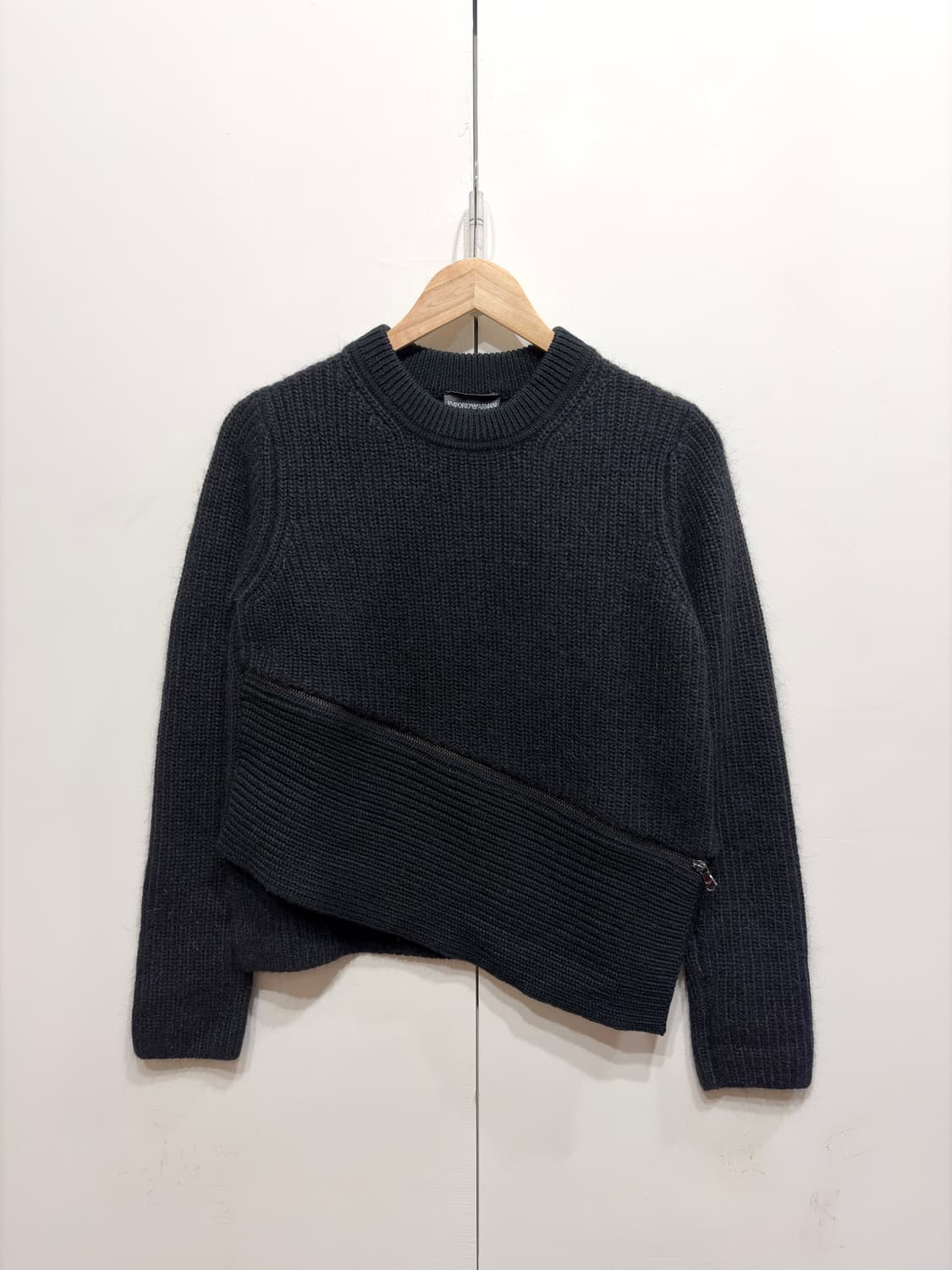 엠포리오 아르마니 사이드 슬릿 앙고라 니트 상품이미지1