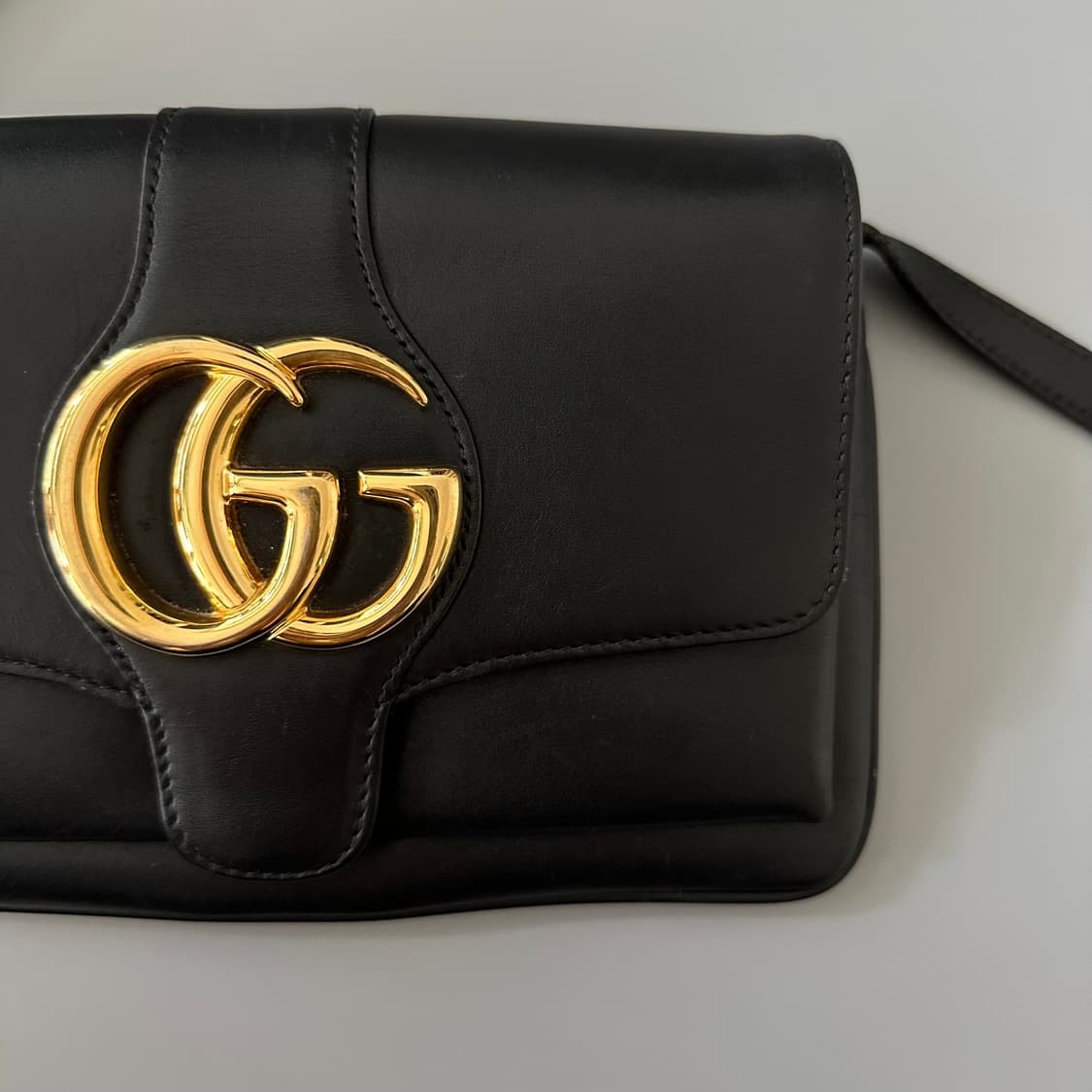 구찌 gucci 로고 마몽트 알리 스몰 숄더백 상품이미지3