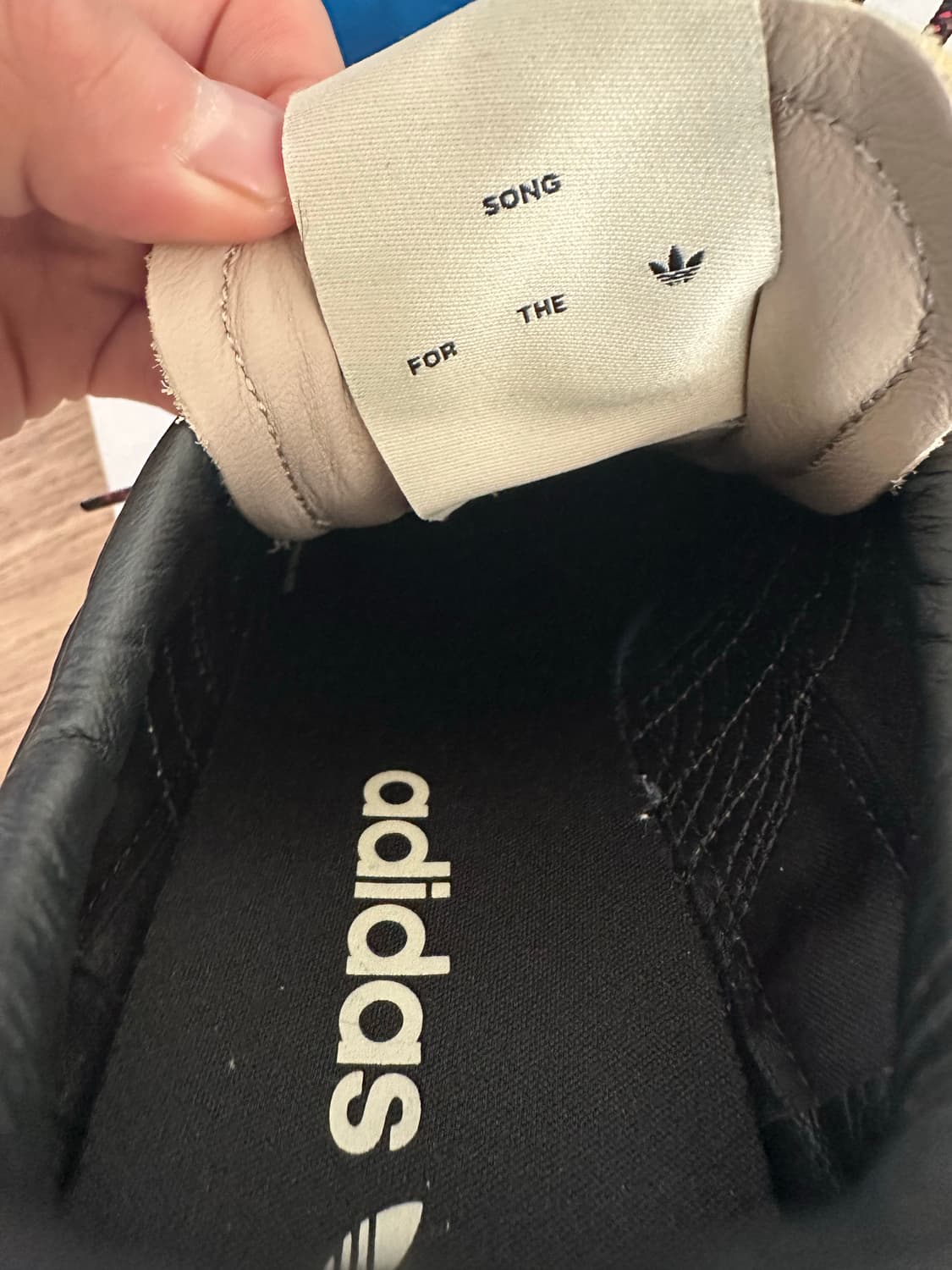 아디다스 x 송포더뮤트(SFTM) 컨트리 OG 코어 블랙 코어 화이트 상품이미지3