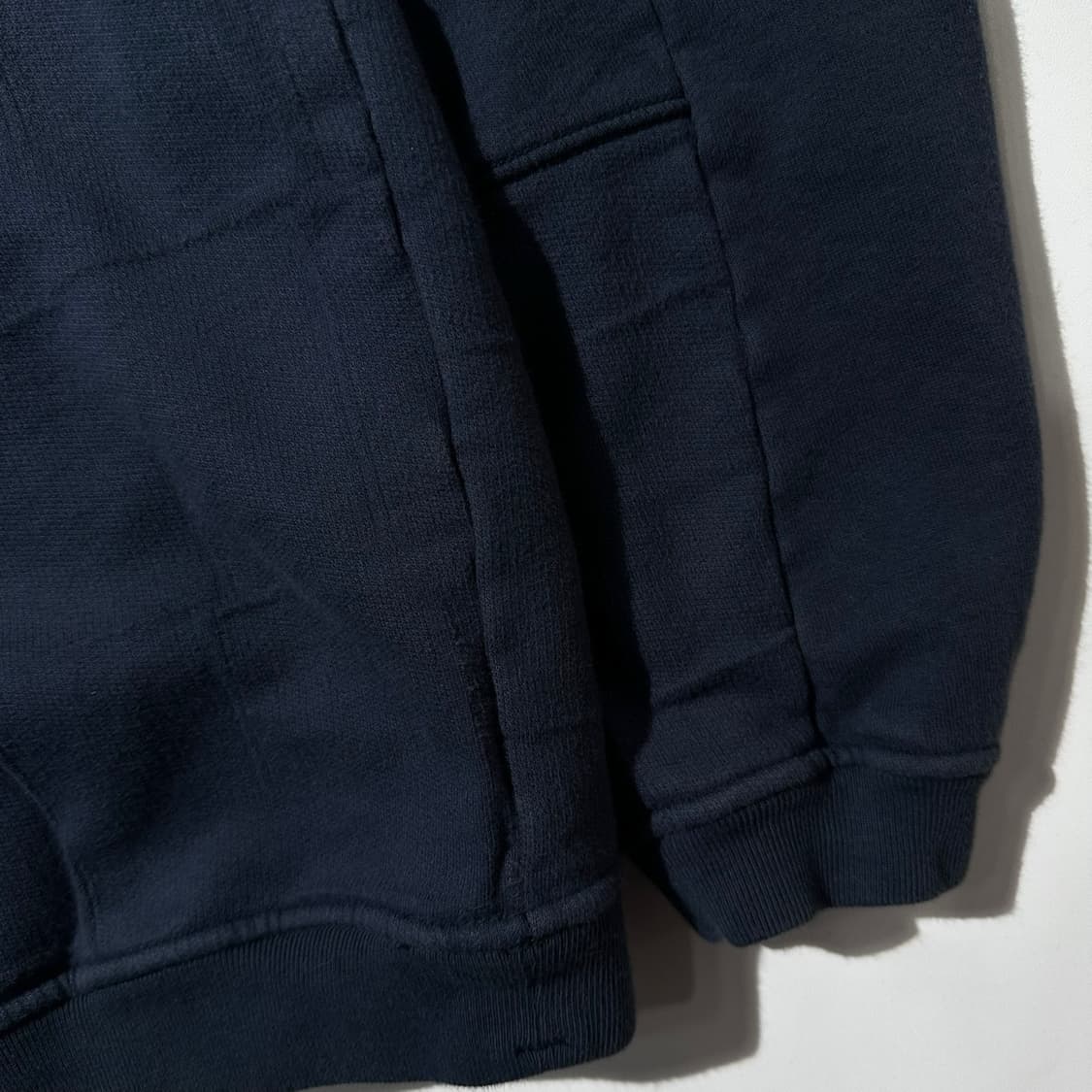 스톤아일랜드 가먼트 다이드 SI 하우스 체크 사이드 와펜 맨투맨 상품이미지6