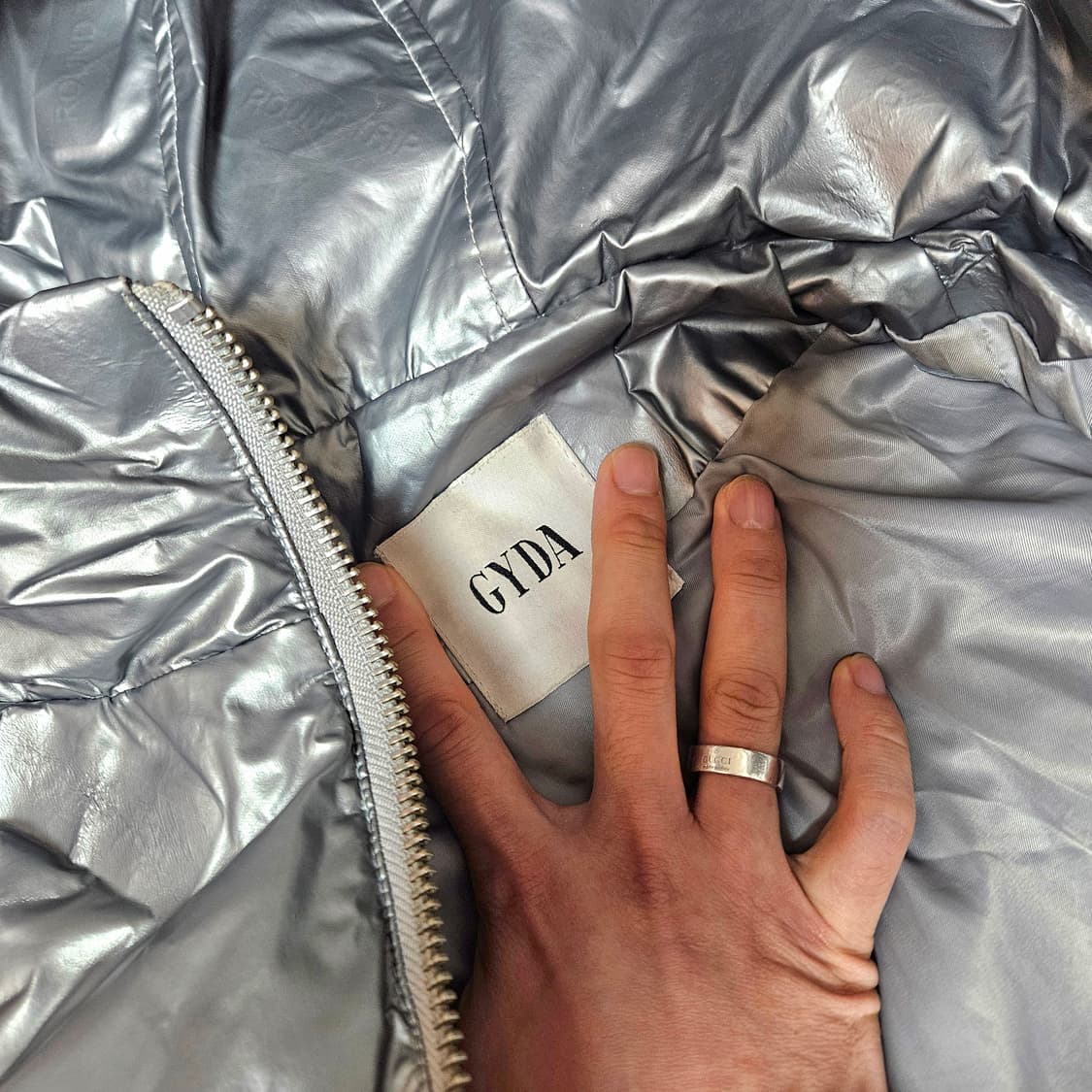 GYDA in Japan 빅 후드 유광 크롭 패딩 점퍼 Free  상품이미지6