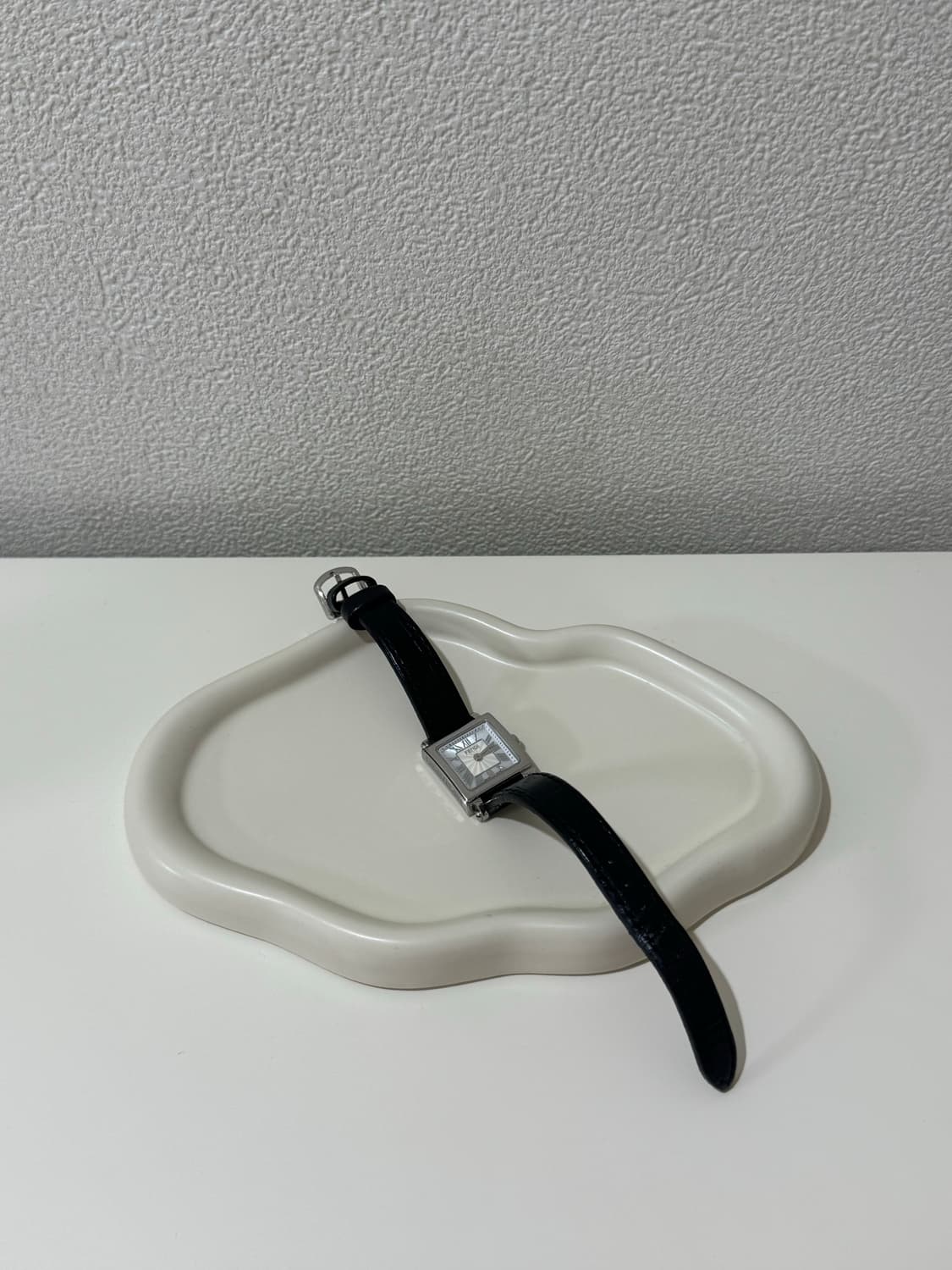 펜디 정품 뉴콰드로 여성 손목 시계 실버 은장 블랙 가죽 상품이미지4