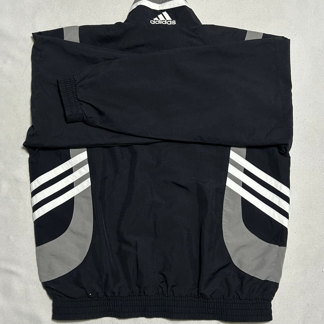 🫶🏻 아디다스 레알마드리드 그레이 라인 블랙 바람막이 🫶🏻 상품이미지3