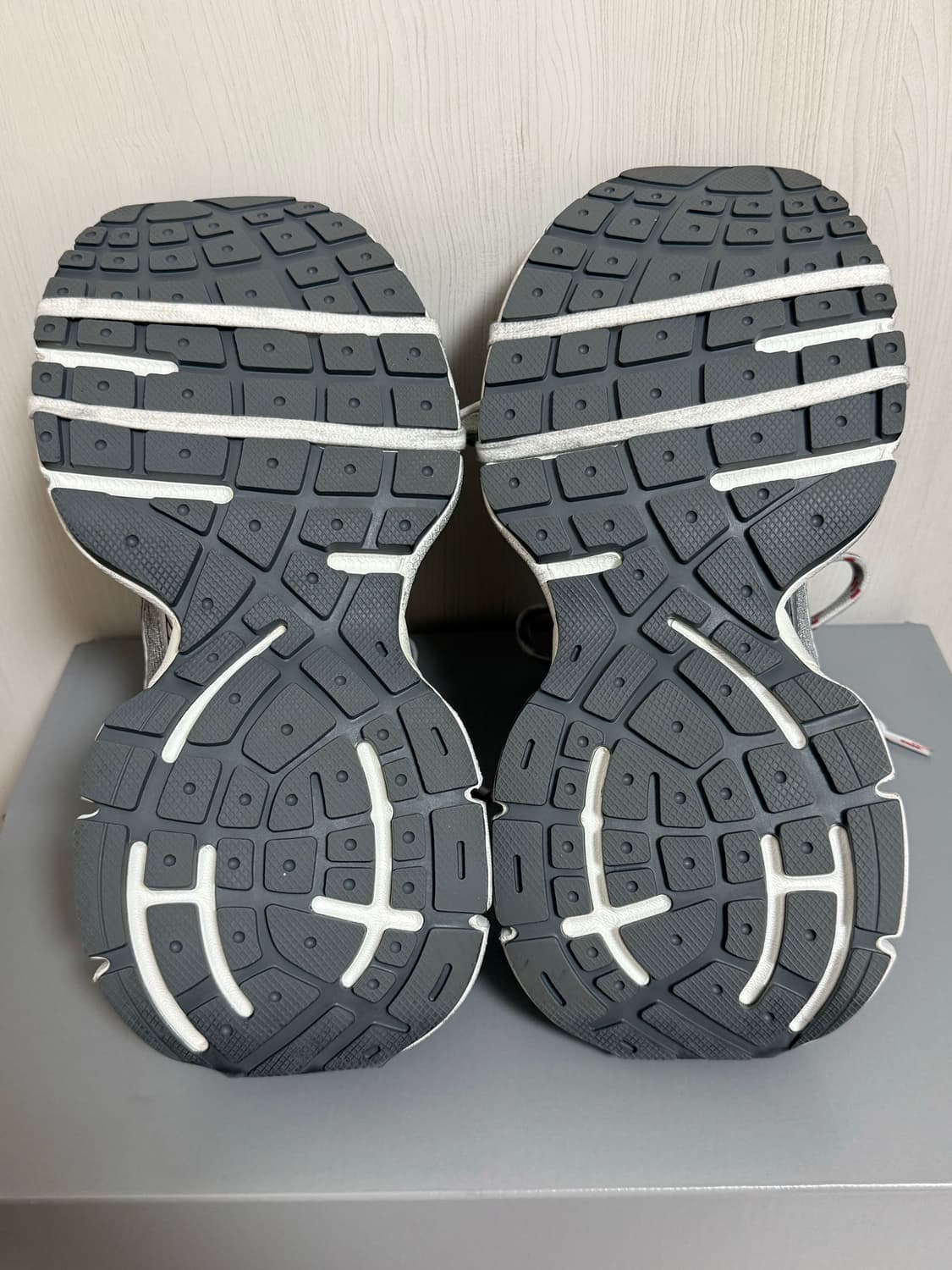 (41) 새상품급 발렌시아가 3xl 그레이 레드 화이트 상품이미지5