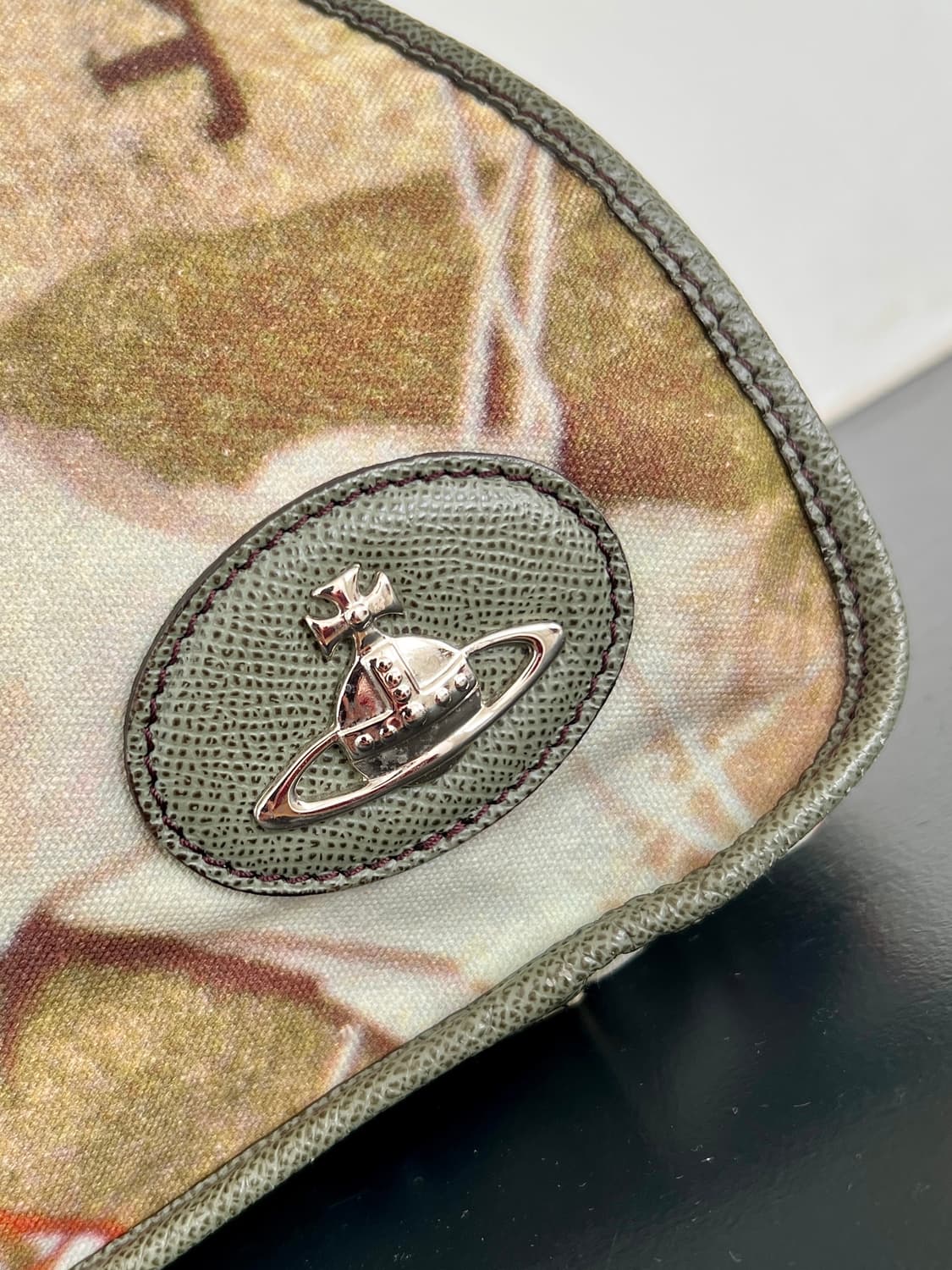 비비안웨스트우드 그래픽 야스민 토트백 상품이미지2