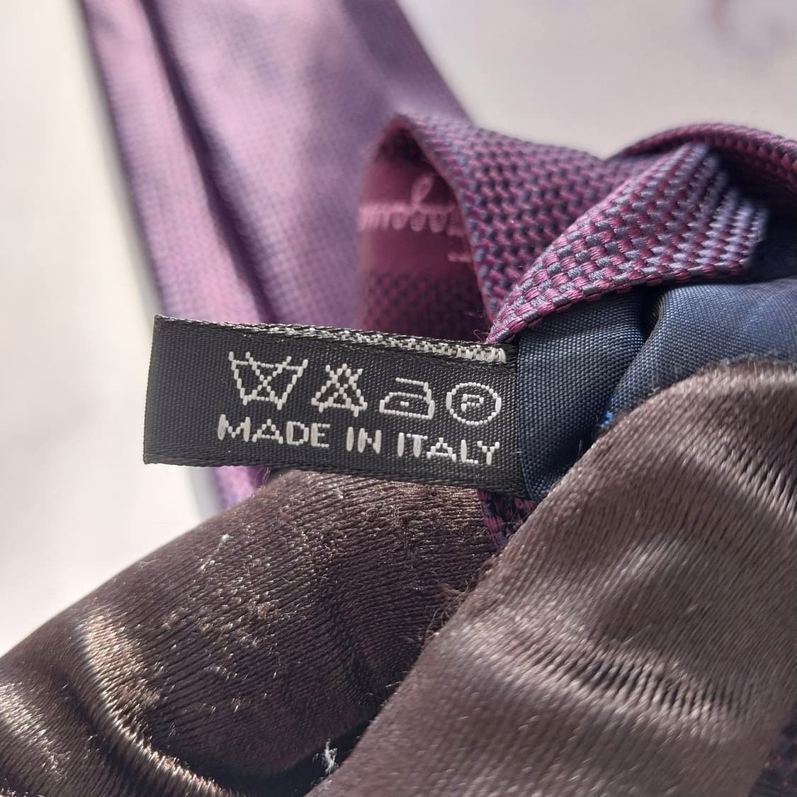 페라가모 실크 퍼플 자수 로고 넥타이 8.3cm A+등급 K1504
 상품이미지10