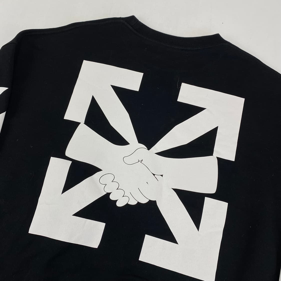  오프화이트 어그리먼트 애로우 맨투맨 (110)  ﻿ 상품이미지4