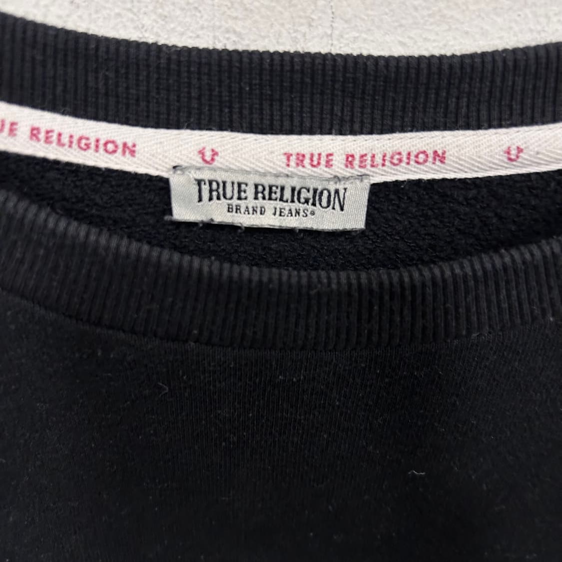 트루릴리젼 말발굽 자수로고 슬림핏 맨투맨 상품이미지3