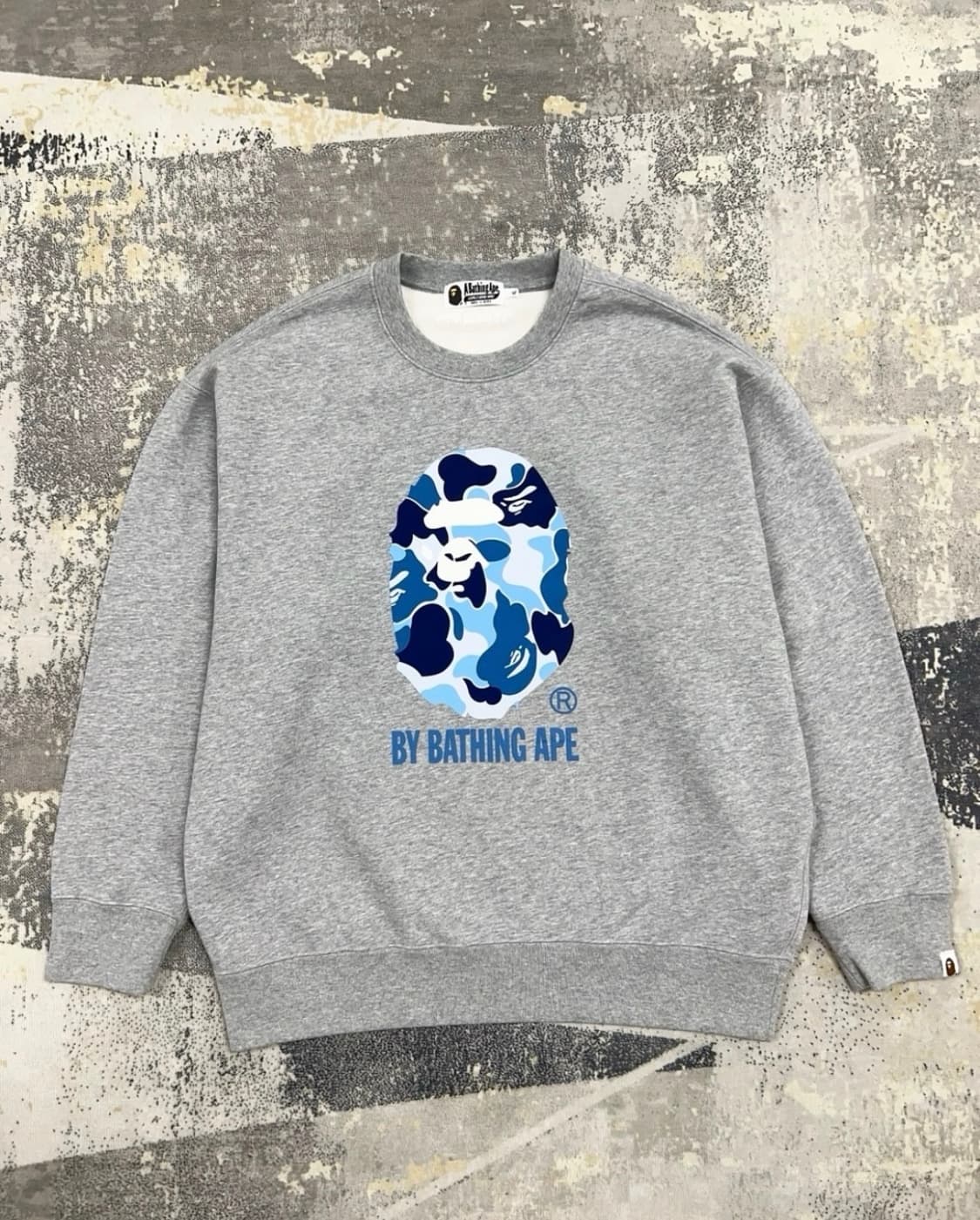 베이프 Bape 컬러 빅로고 맨투맨 그레이 상품이미지1