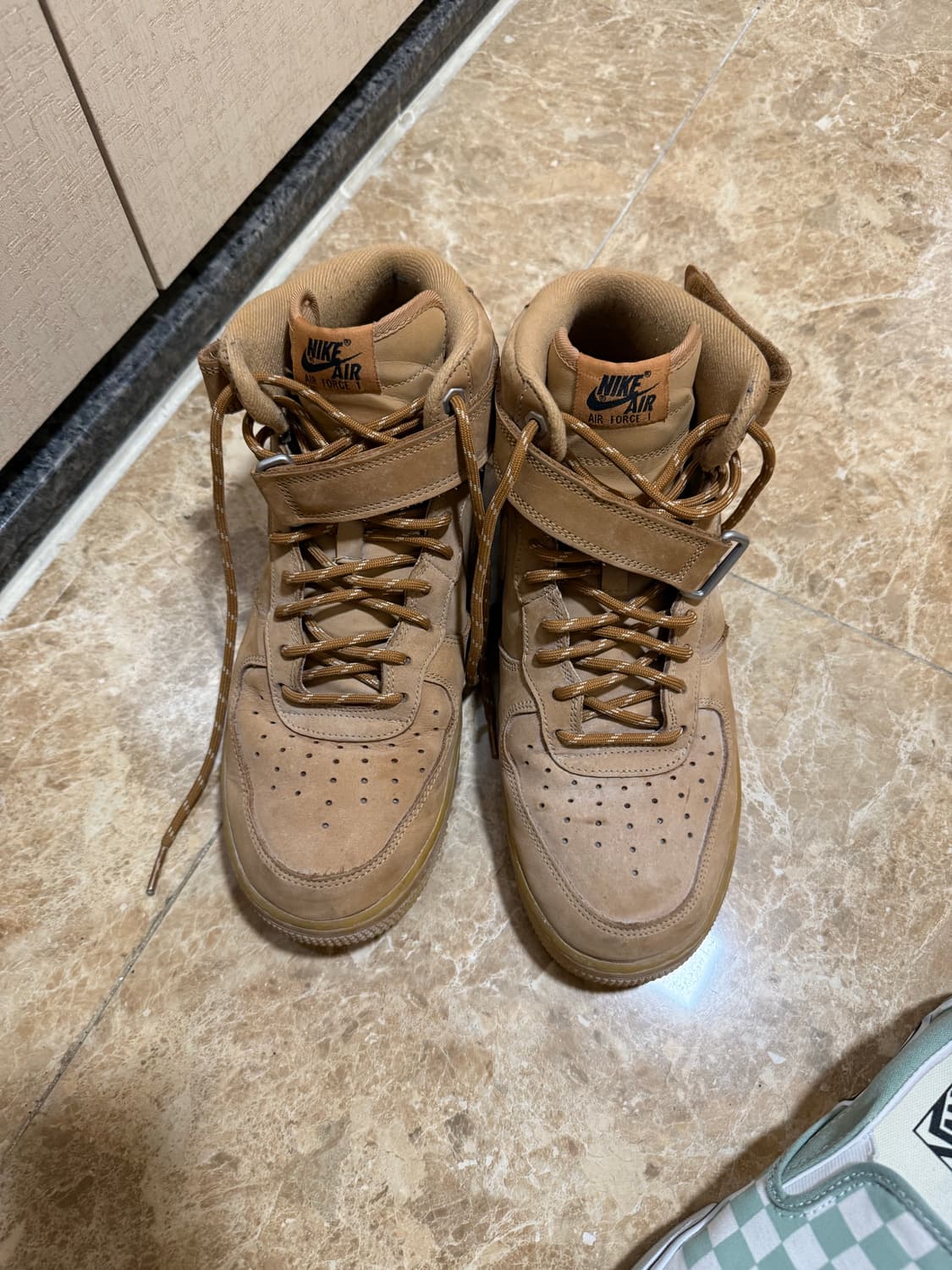 에어포스 된장 색상 미드 285 6만원 판매합니다 상품이미지1