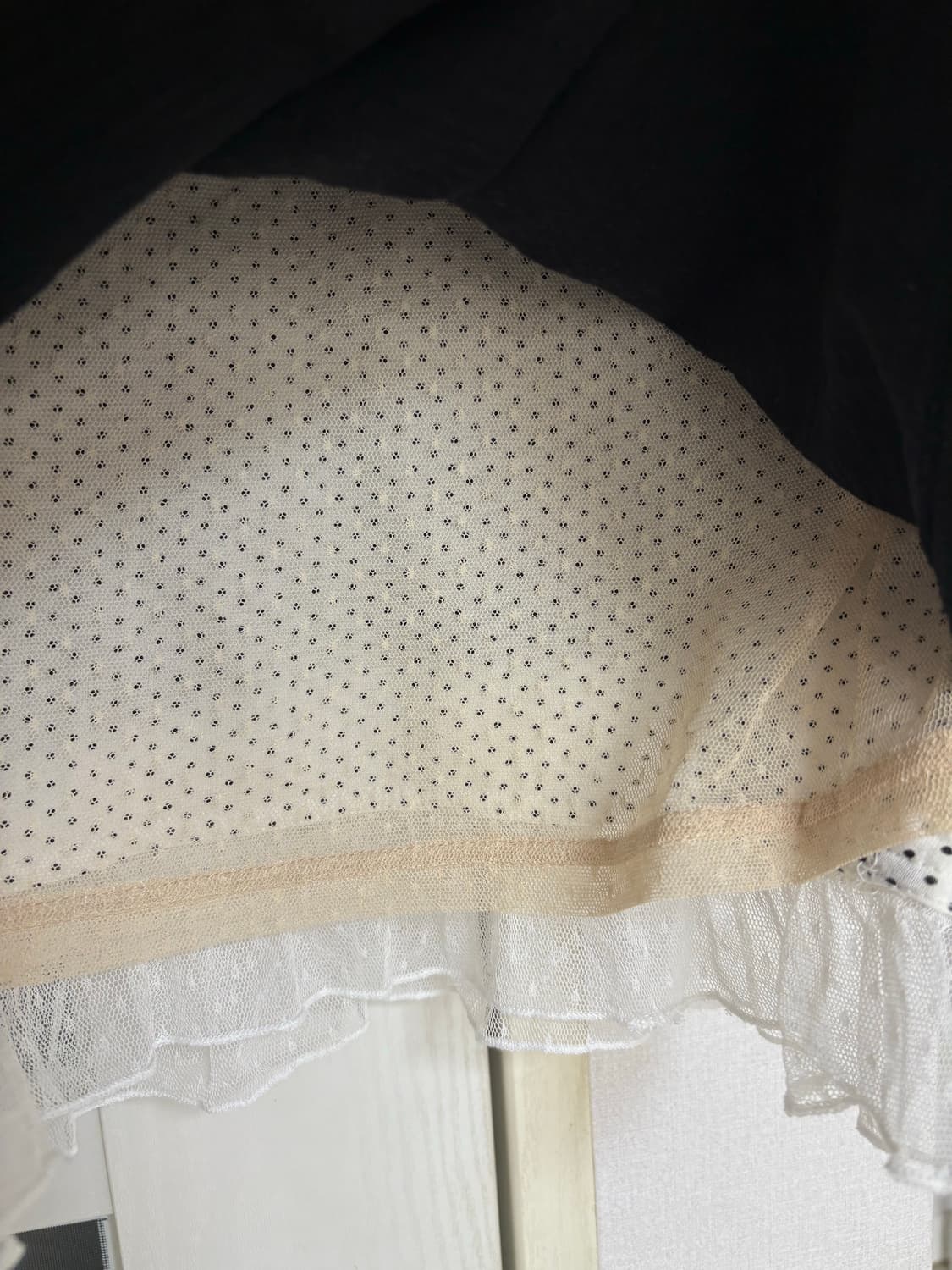 블랙 도트 레이스 레이어드 슬리브리스 상품이미지4